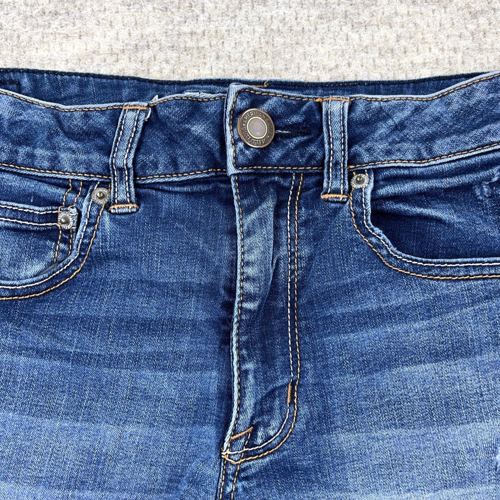 American Eagle Outfitters American Eagle Shorts Women 6 High Rise Cut Off Shortie Cuffed Dark Jean Jorts Size 28" / US 6 / IT 42 - 3 Thumbnail