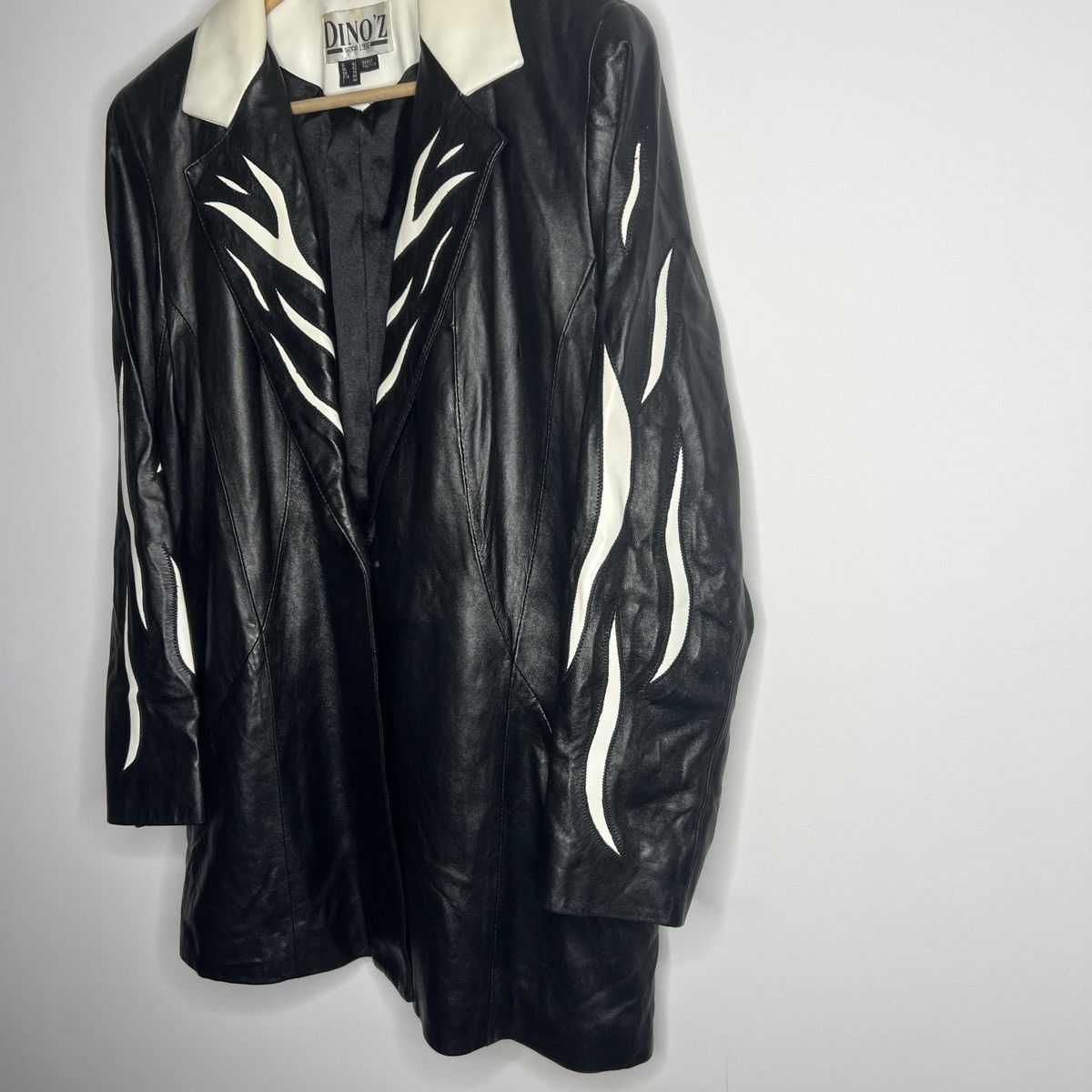 Japanese Brand × Vintage Vintage Dino Genuine Leather Coat Jacket Tribal 90s Y2K RARE Size M / US 6-8 / IT 42-44 - 2 Thumbnail
