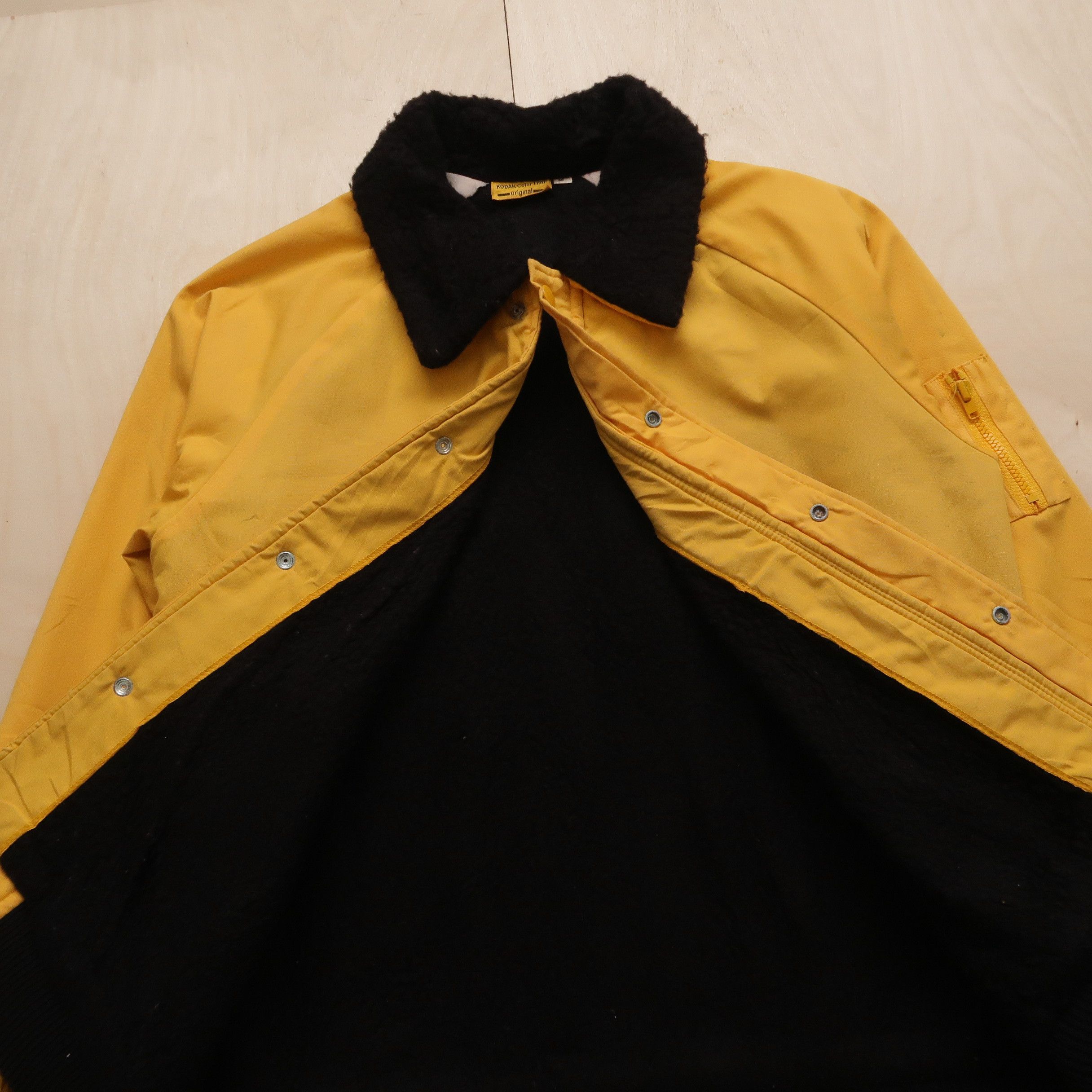 Japanese Brand 1990s Kodak Color Film Sherpa Jacket Distressed Size US M / EU 48-50 / 2 - 12 Thumbnail
