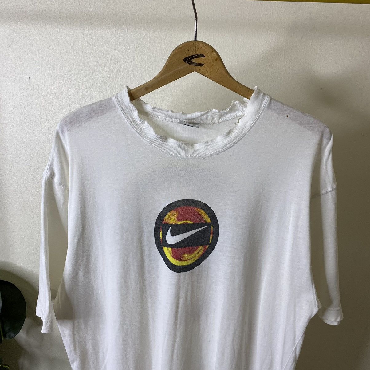 Nike Vintage 1990s Nike Distressed Tee Size US L / EU 52-54 / 3 - 7 Thumbnail