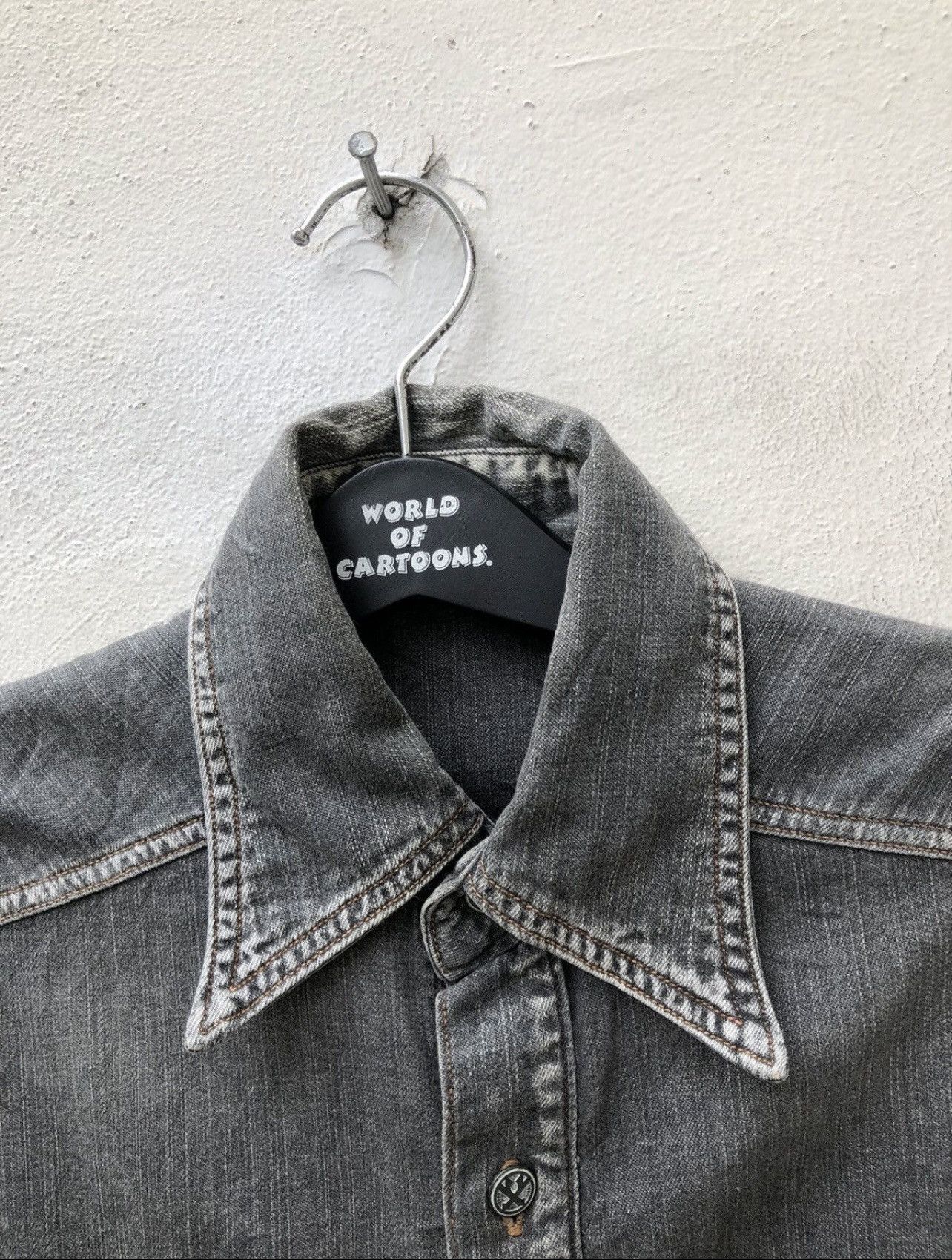Mastermind Japan Vintage Roen Japan Skull Bones Fade Denim Western Shirt Size US S / EU 44-46 / 1 - 7 Thumbnail