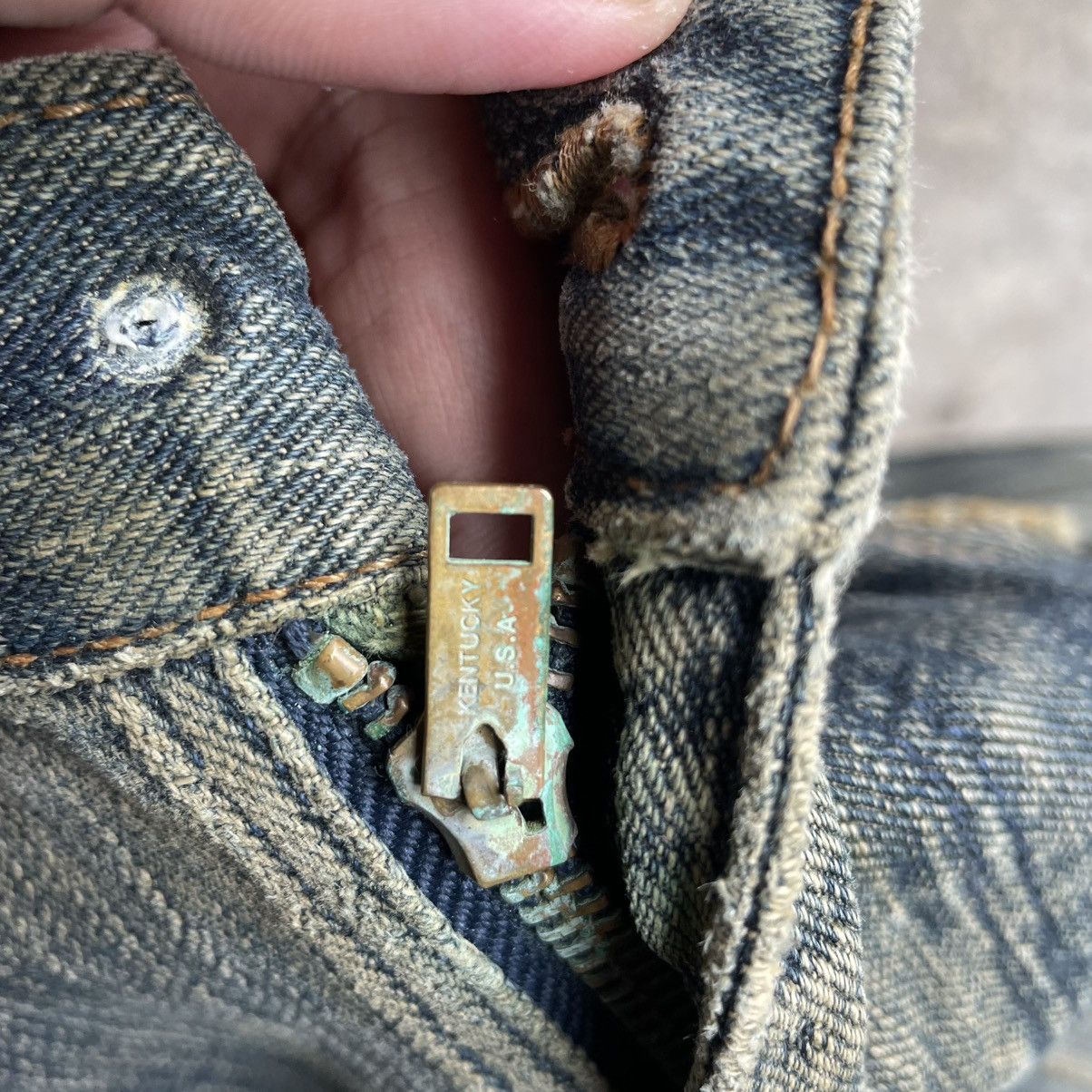 Wrangler 🔥Vintage 80s Wrangler Stoned Washed Ripped Denim Jeans Size US 32 / EU 48 - 14 Thumbnail