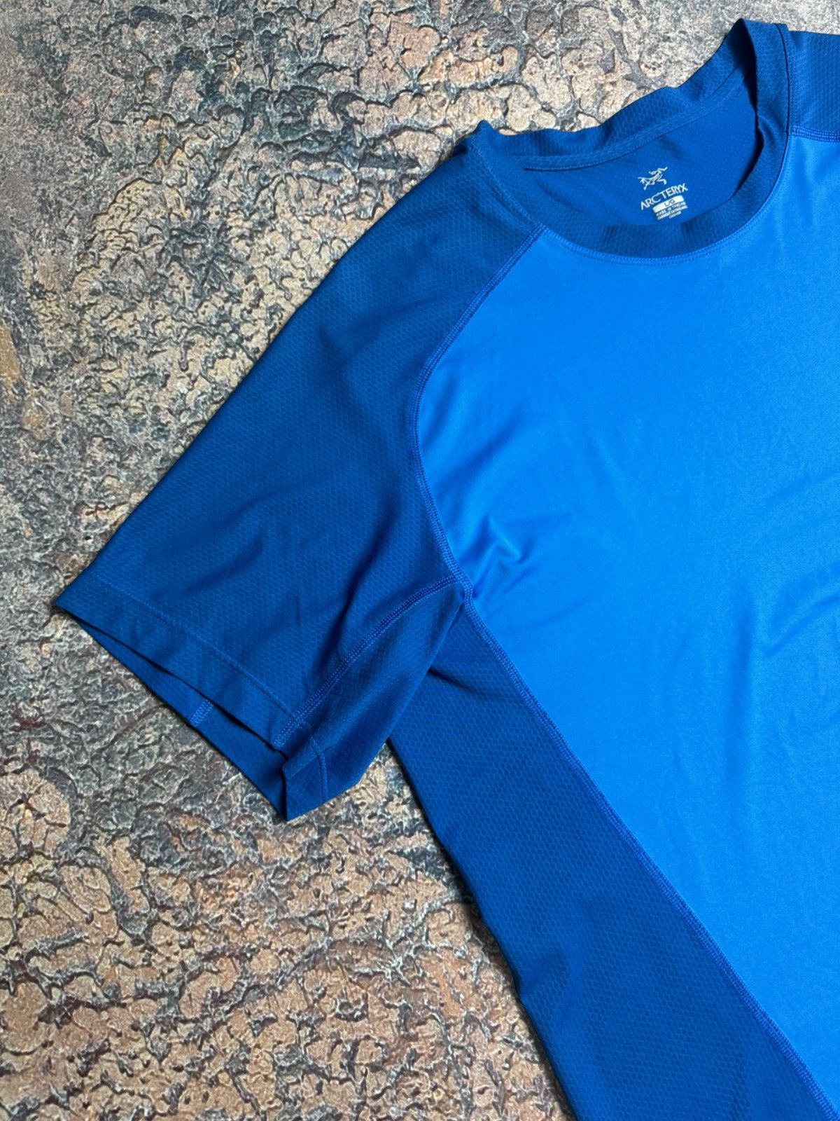 Arc'teryx Arcteryx T-shirt small logo y2k size L Size US L / EU 52-54 / 3 - 2 Thumbnail