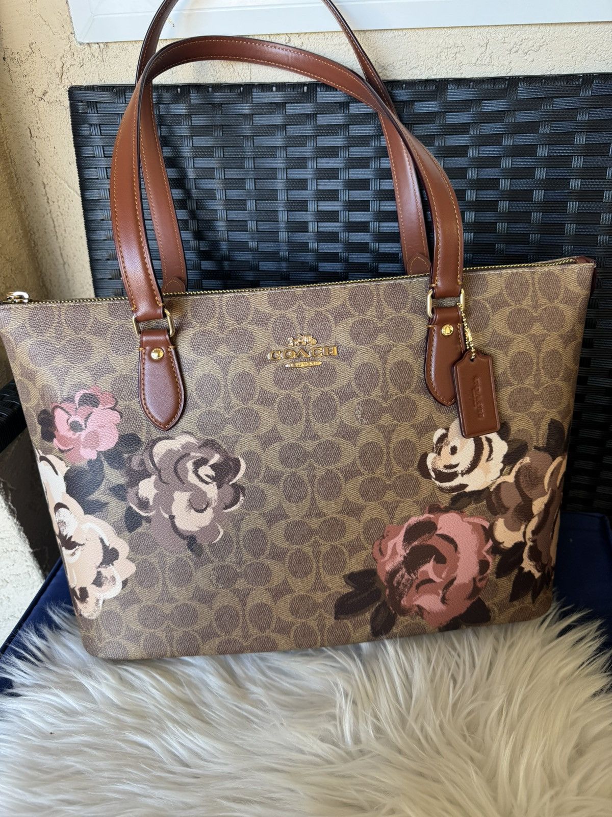 Coach NWT Coach Gallery Tote Bag In Signature Canvas With Rose Pri Size ONE SIZE - 6 Thumbnail