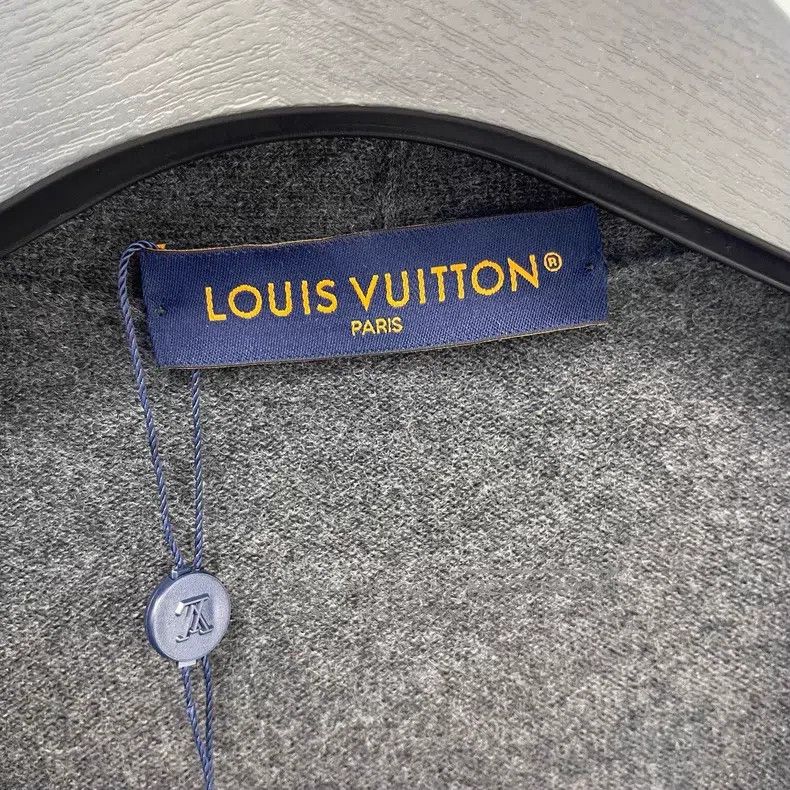 Louis Vuitton Louis Vuitton size 4l Full logo patchwork cardigan sweater Size US M / EU 48-50 / 2 - 4 Thumbnail