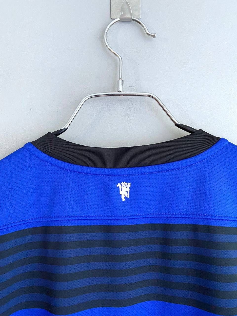 Nike Nike Manchester United 2011/2012 Away Soccer Jersey, Size L Size US L / EU 52-54 / 3 - 13 Thumbnail