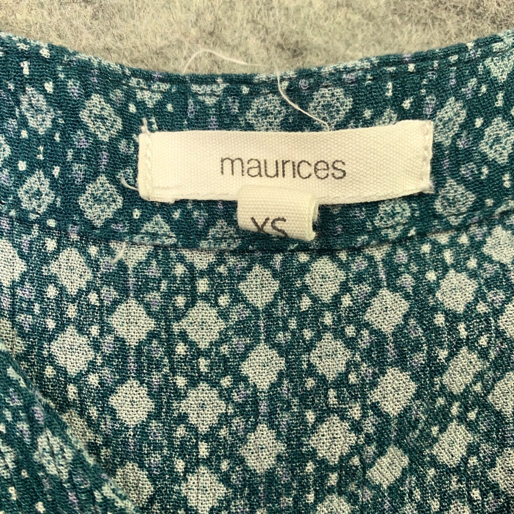 Vintage Maurices Womens Shirt Top XS Green V Neck Lace Accents Rayon Long Sleeve Geometric Tunic Blouse Size XS / US 0-2 / IT 36-38 - 4 Thumbnail