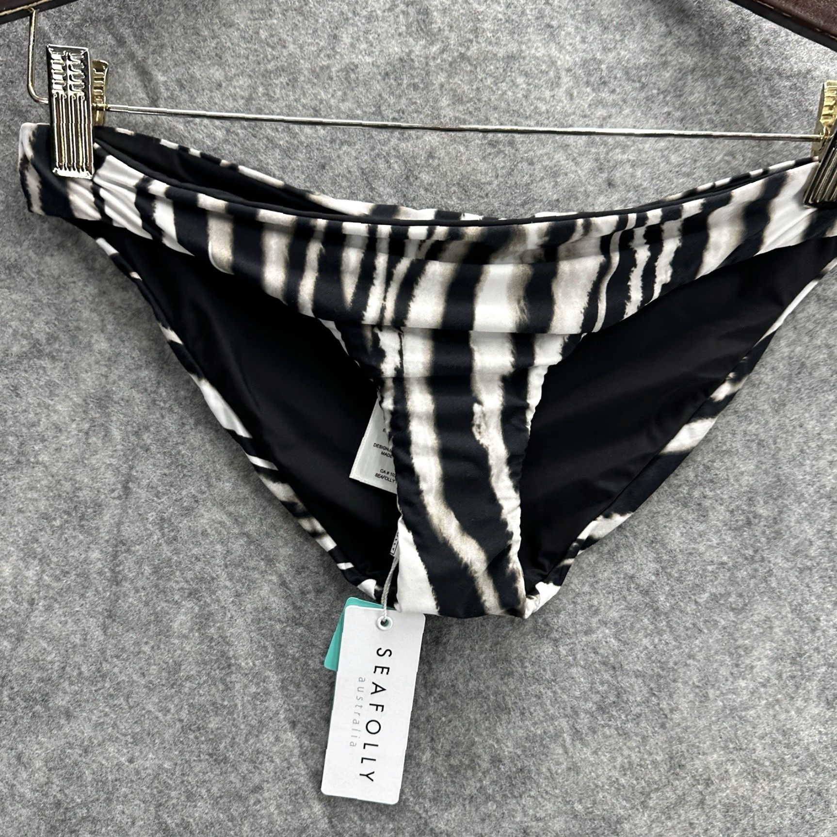 Vintage Seafolly Zahara Hipster Bikini Bottom Womens 6 Zebra Print Black Hipster Bikini Bottom Seafolly Women 6 US AU 10 Zebra Print Vintage No Size 28" / US 6 / IT 42 - 2 Thumbnail