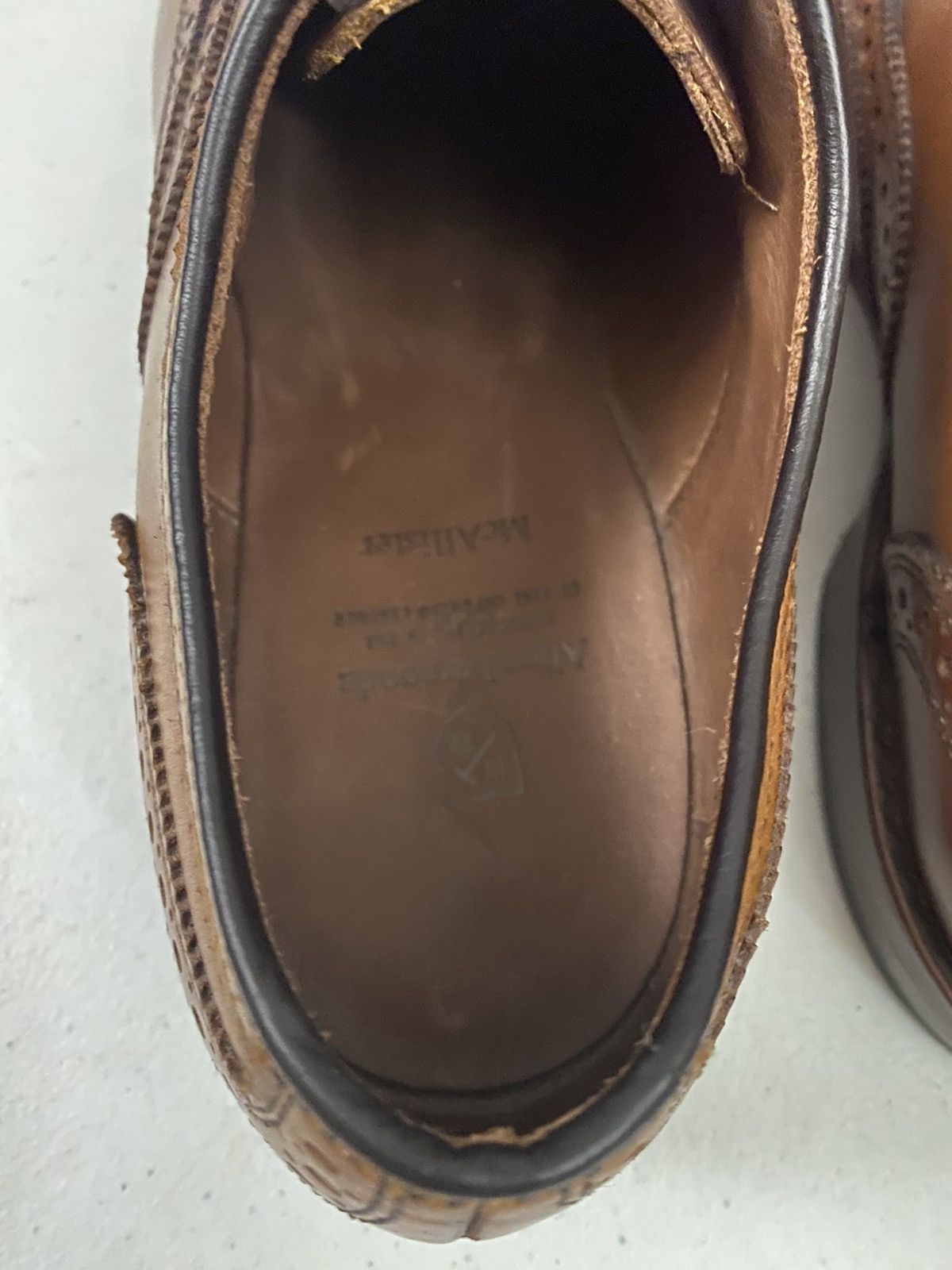 Allen Edmonds Allen Edmonds 🇺🇸 McAllister Wing-Tip Oxford Walnut 11 EE VGC Size US 11 / EU 44 - 2 Thumbnail
