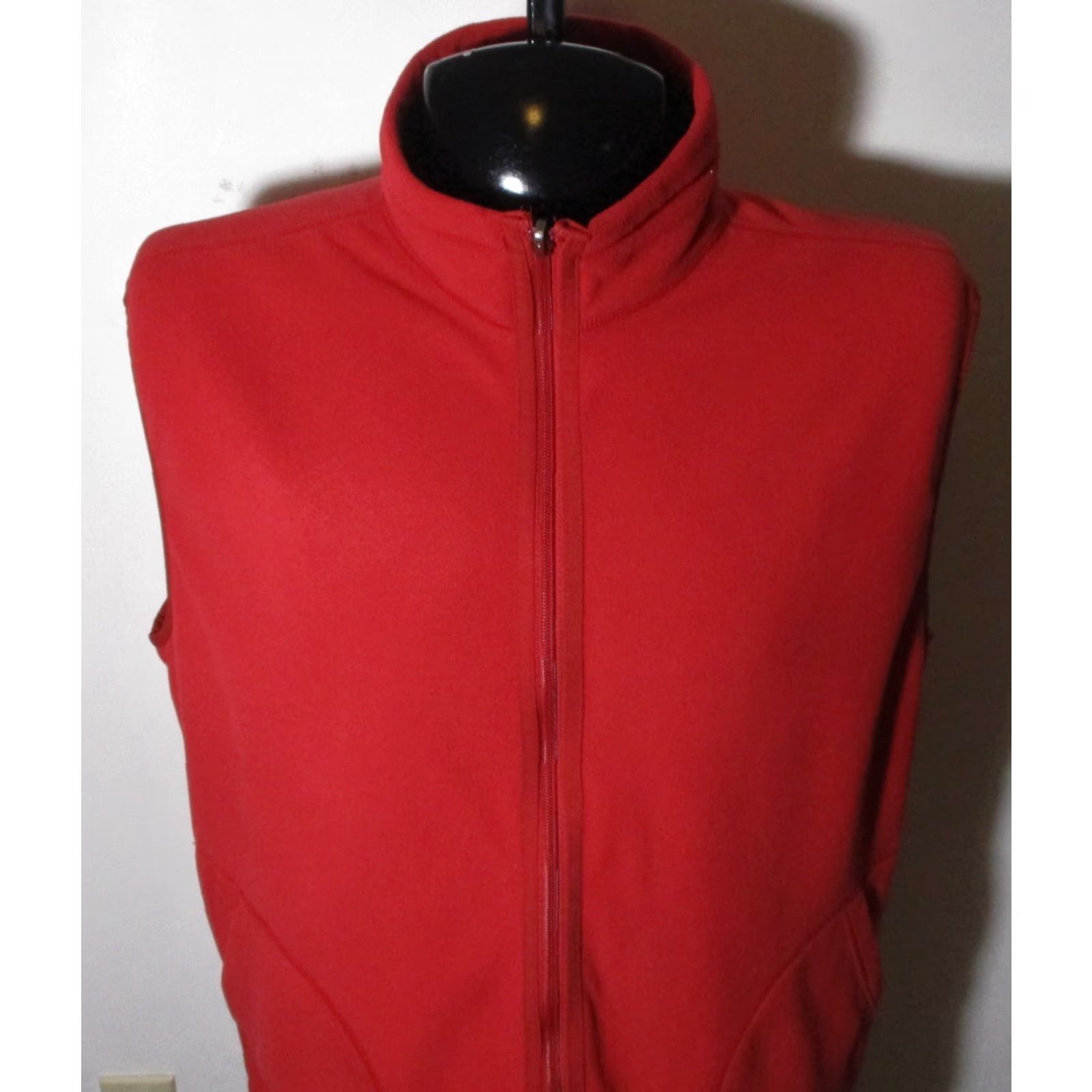 Vintage L.L. Bean Black & Red Full Zip Fleece Reversible Vest Men’s Size L Vest, Full Zip, Reversible, Fleece, Black & Red, Size L, Men Size US L / EU 52-54 / 3 - 3 Thumbnail