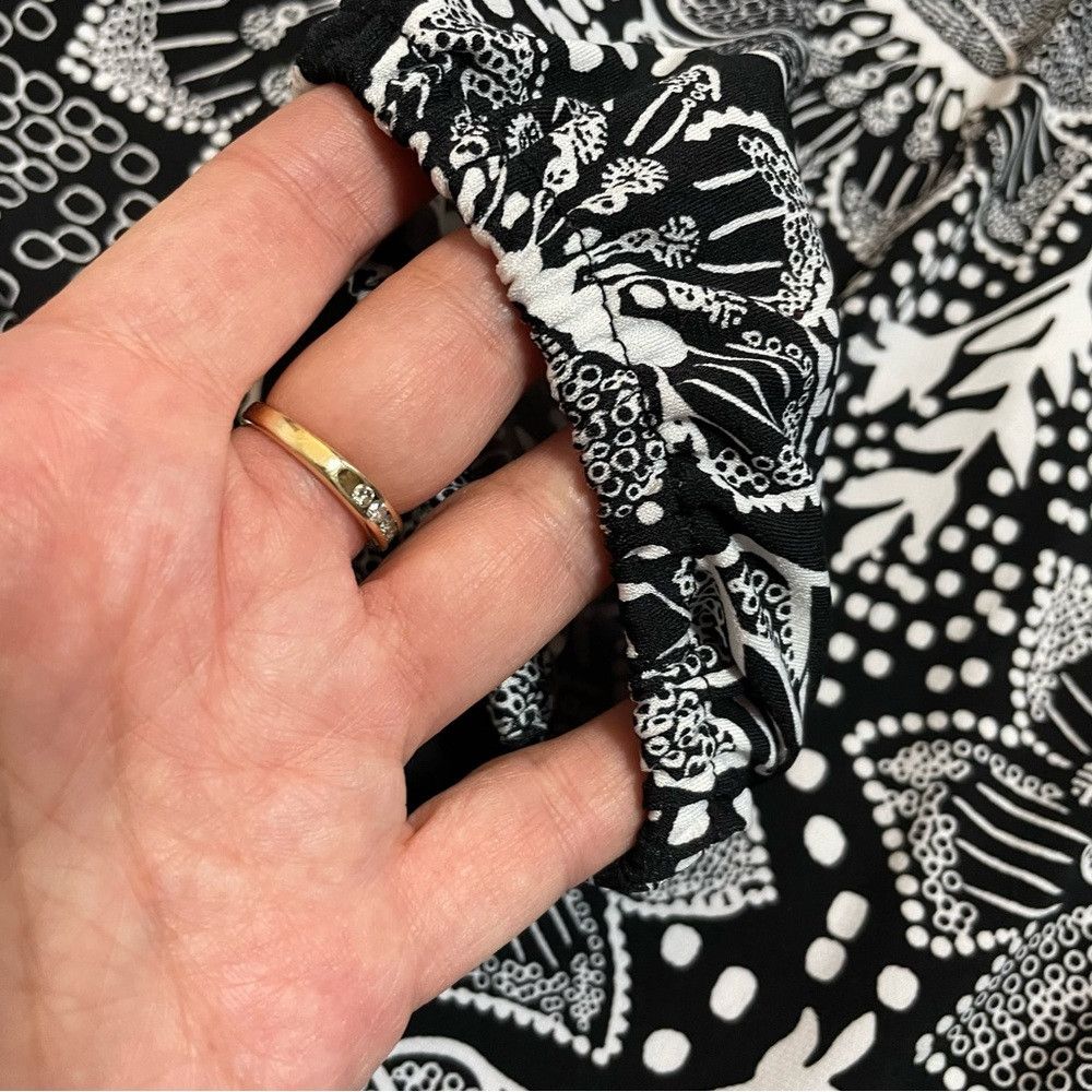 Other Susan Graver Floral Liquid Knit V-Neck Black White Tunic To Size L / US 10 / IT 46 - 9 Thumbnail