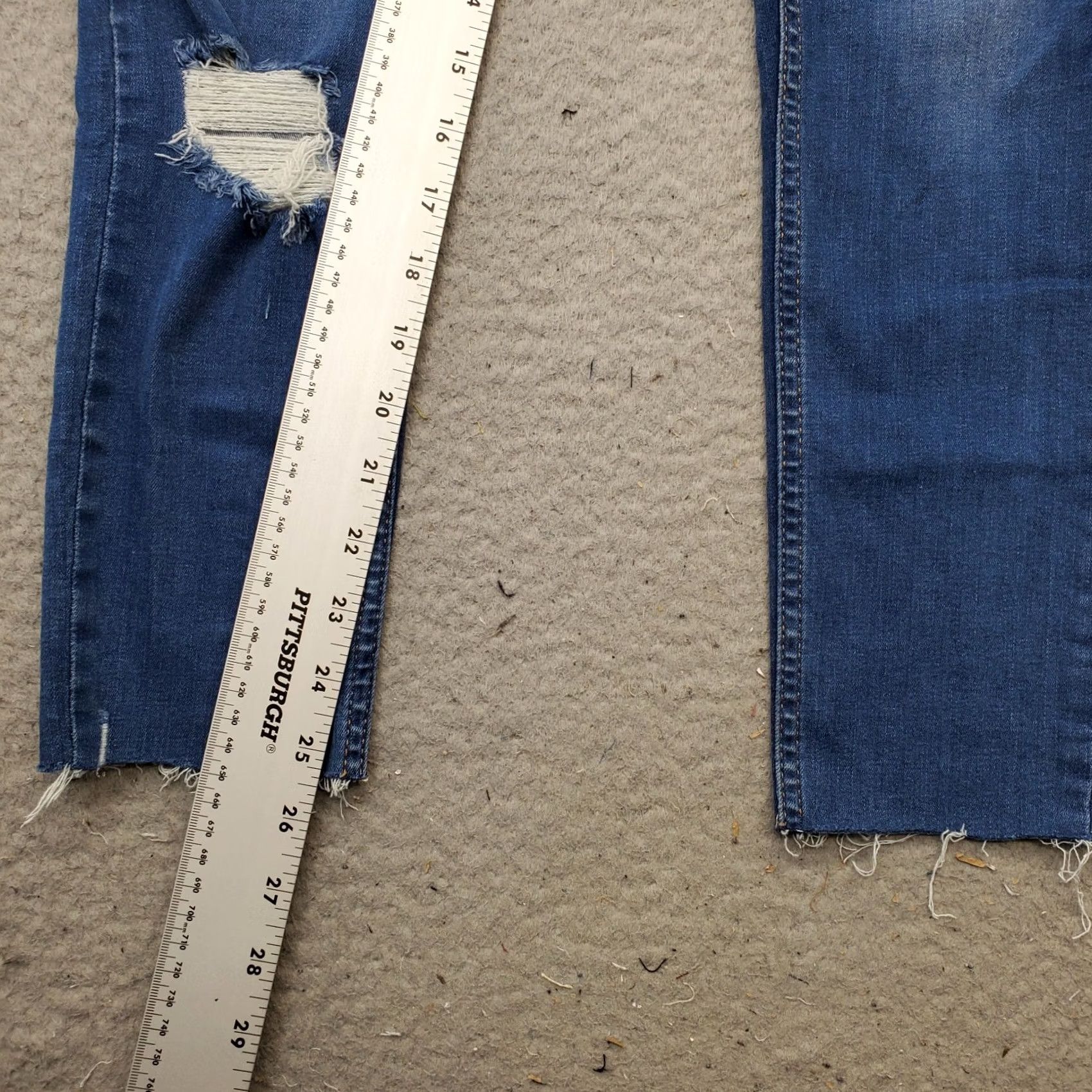 Free People Free People Jeans Womens 26 Blue Denim Distressed Frayed Hem Skinny Leg 5-Pocket Design 25.25 Inseam Womens Size 26 Blue Jeans Size 26" / US 2 / IT 38 - 7 Thumbnail