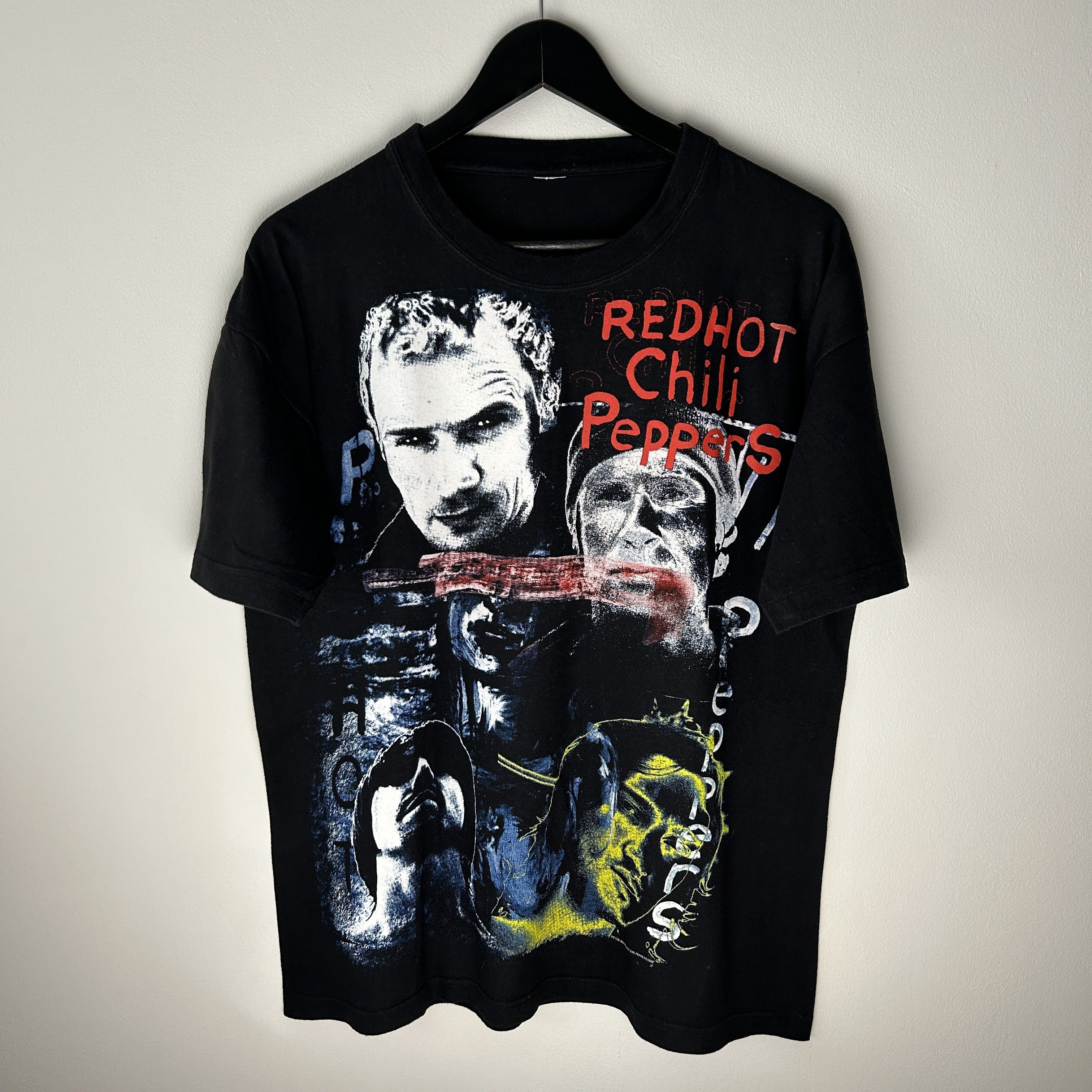 Band Tees Vintage Red Hot Chili Peppers By The Way 2002 Band T-shirt Size US L / EU 52-54 / 3 - 1 Thumbnail