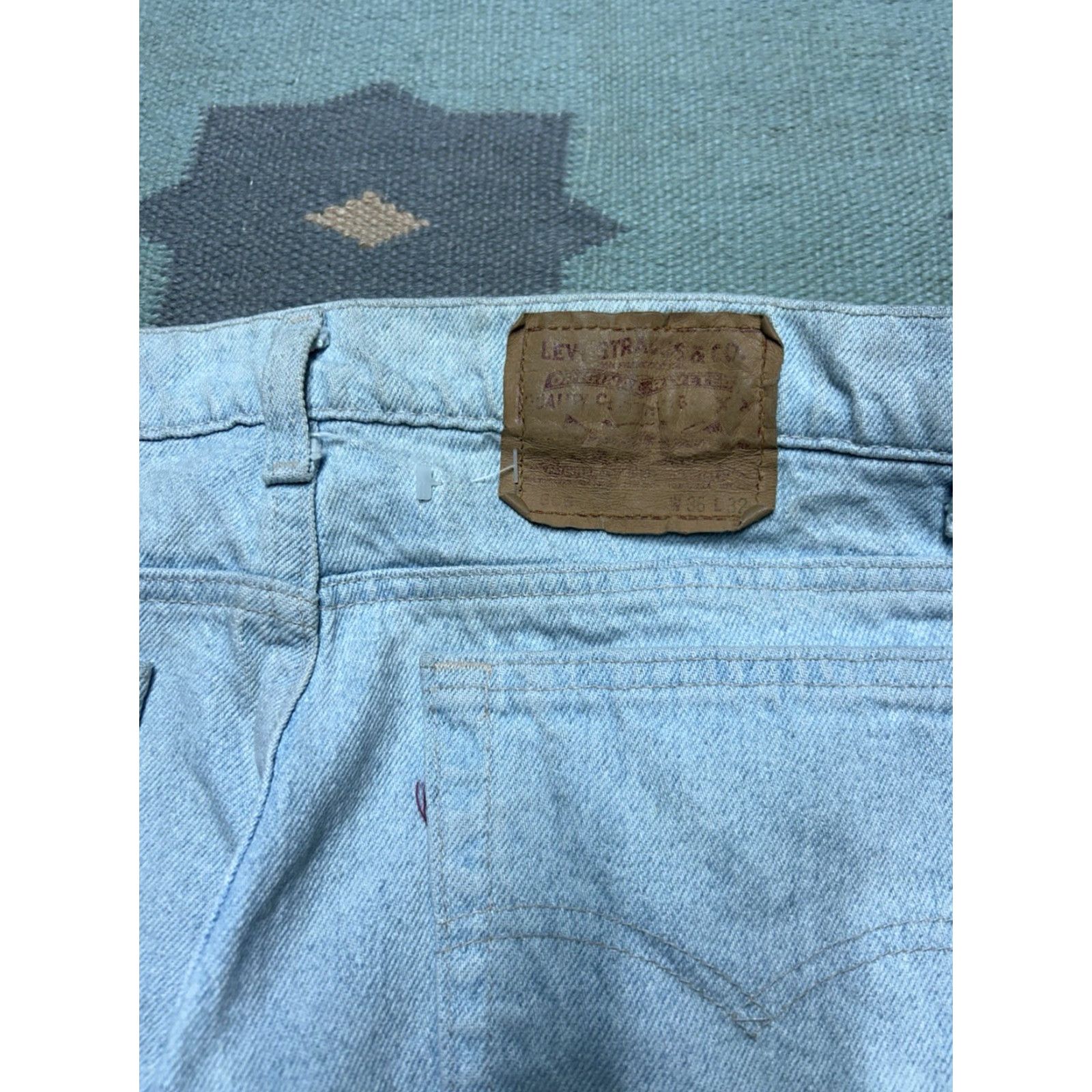 Levi's VINTAGE Levi’s 505 Jeans Main Selling Point Denim Straight Leg Men 34 Regular 32 Inseam Light Wash USA 80s Mens Jeans Size US 34 / EU 50 - 5 Thumbnail