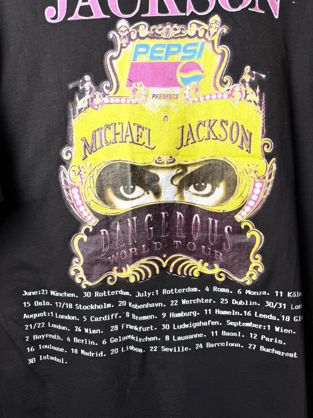 Band Tees 90s Michael Jackson Dangerous Tour 1992 TShirt Single Stitch Size US XXL / EU 58 / 5 - 10 Thumbnail