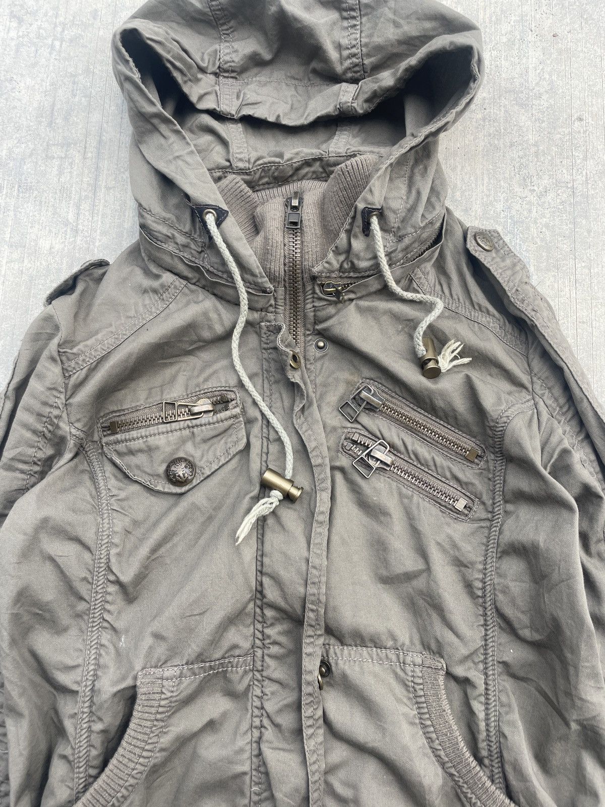 Japanese Brand 2000s japanese brand ingni bono hood millitary parachute Size US S / EU 44-46 / 1 - 2 Thumbnail