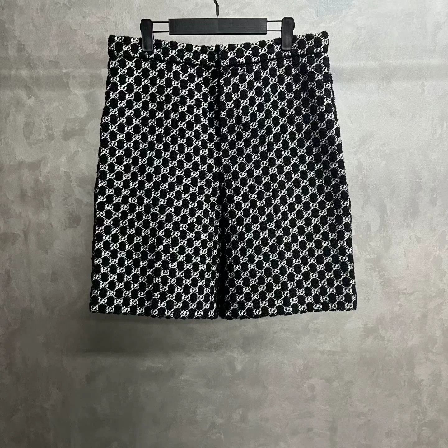 Gucci Gucci Silver-Black Letter Wool Shorts Size US 32 / EU 48 - 1 Thumbnail