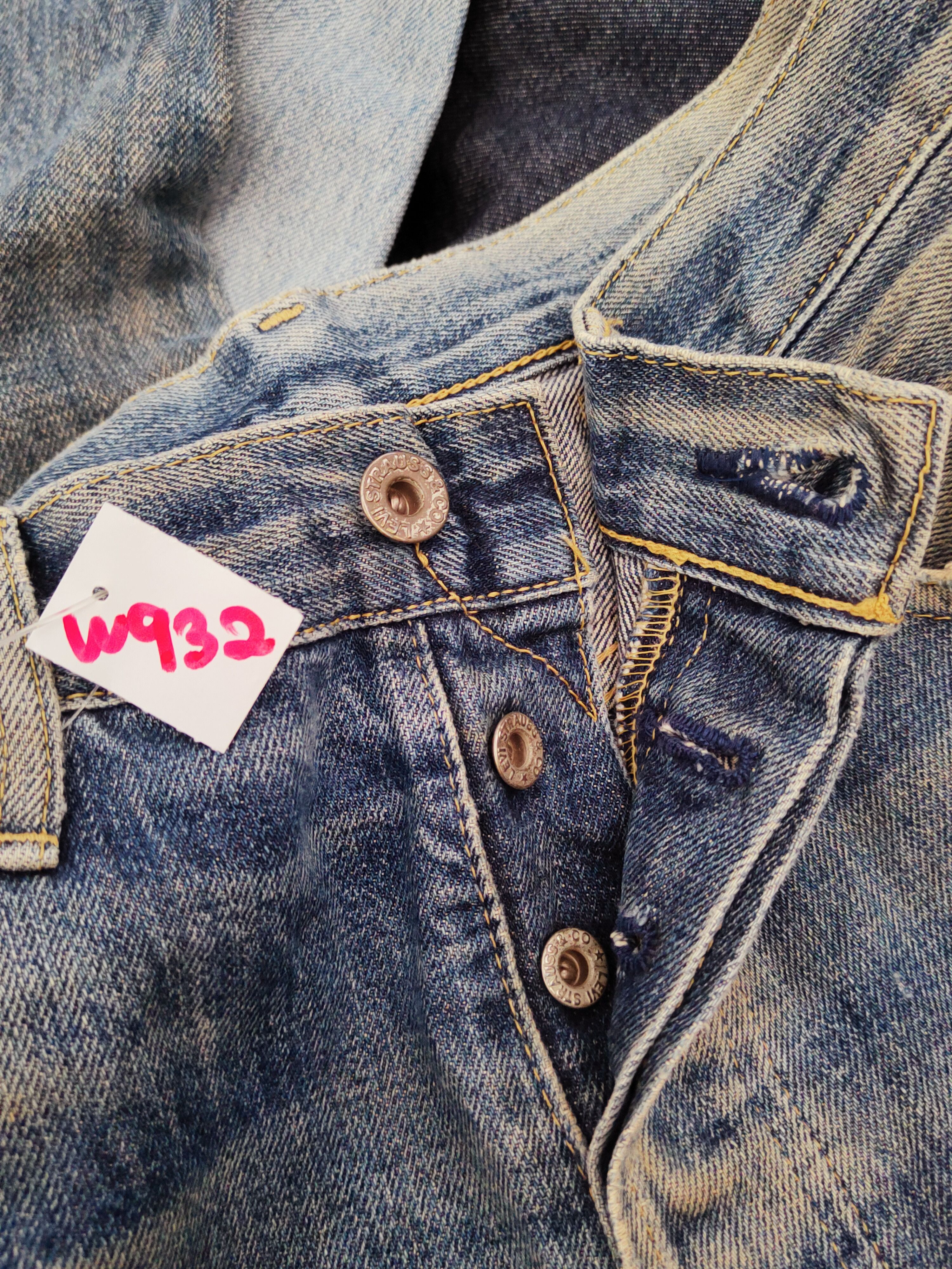 Levi's Levi's Big E light wash Faded Distressed grunge denim #W932 Size US 31 - 17 Thumbnail