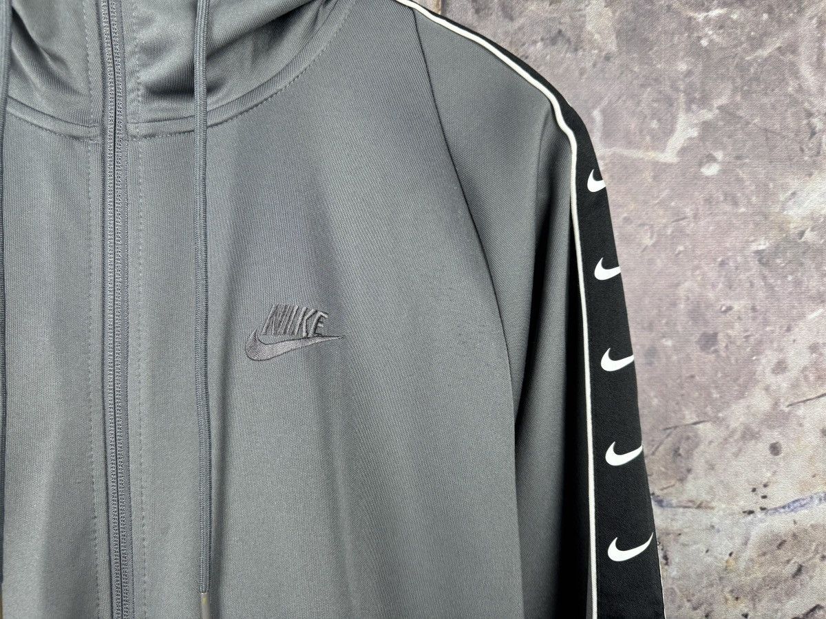 Nike Nike Repeat Swoosh Full Zip Hoodie Grey Black Track Jacket Size US M / EU 48-50 / 2 - 5 Thumbnail