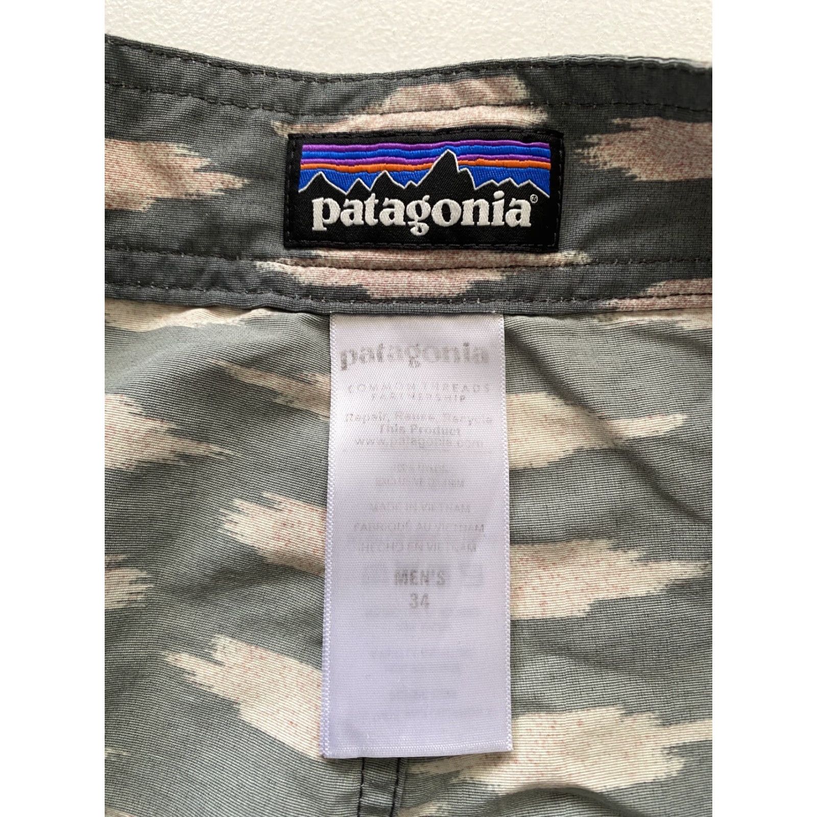 Patagonia Men's Patagonia Wavefarer Board Shorts 9" Sz 35 Size US 34 / EU 50 - 7 Thumbnail
