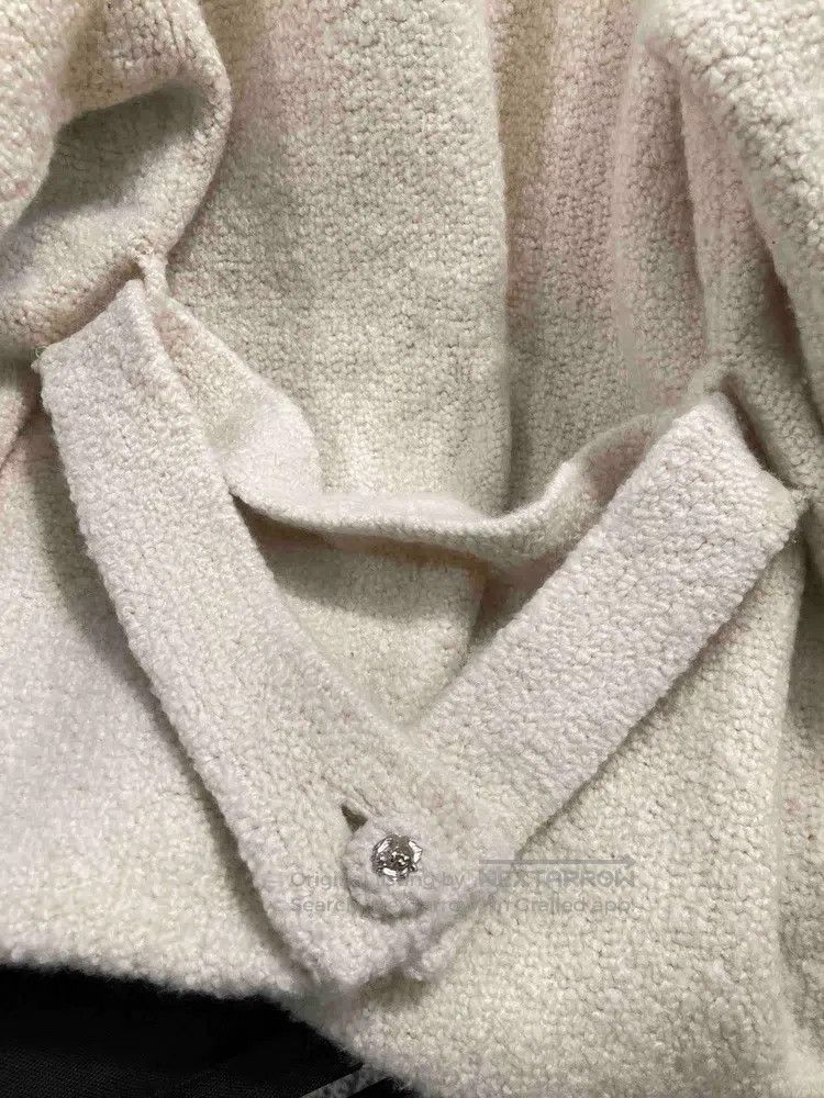 Chanel Chanel Two-pocket sweater with milky white flowers Size XS / US 0-2 / IT 36-38 - 3 Thumbnail