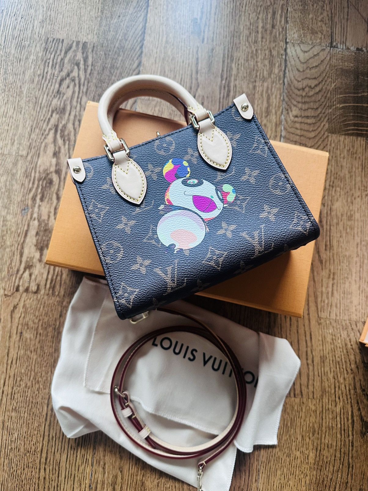 Louis Vuitton × Takashi Murakami Louis Vuitton x Takashi Murakami OnTheGo BB Bag Size ONE SIZE - 9 Thumbnail