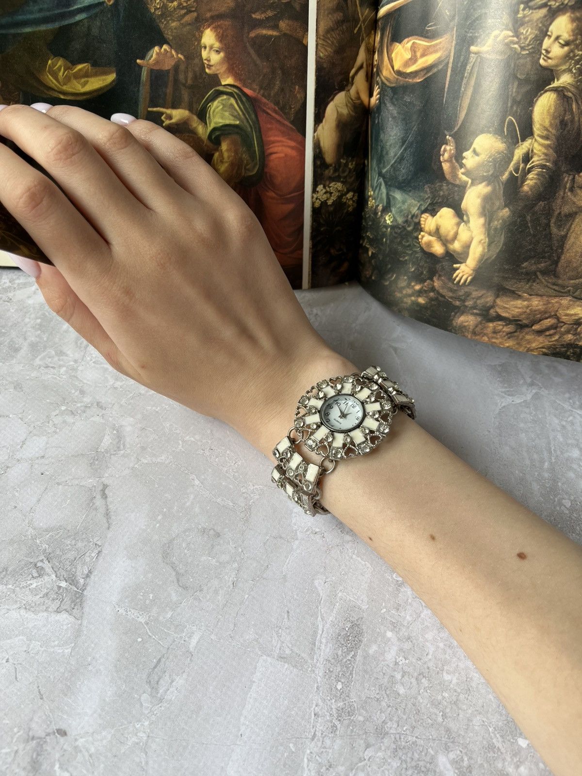 Jewelry × Vintage Elegant Women’s Watch with Swarovski Crystals Bracelet Size ONE SIZE - 7 Thumbnail