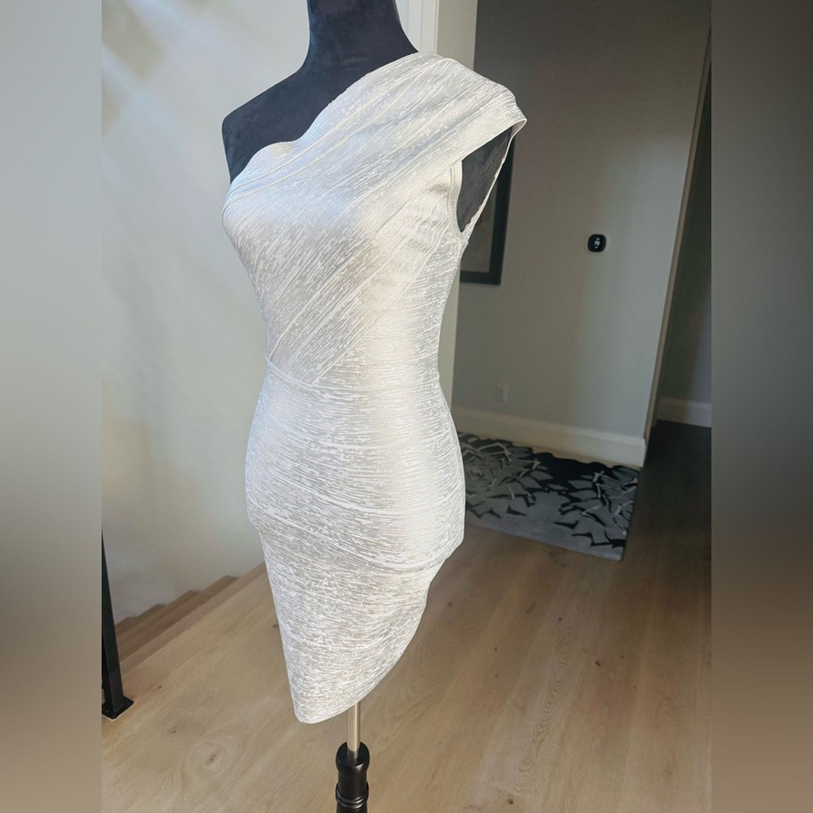 Other Glamorous One-Shoulder Silver Dress size XS Size XS / US 0-2 / IT 36-38 - 2 Thumbnail