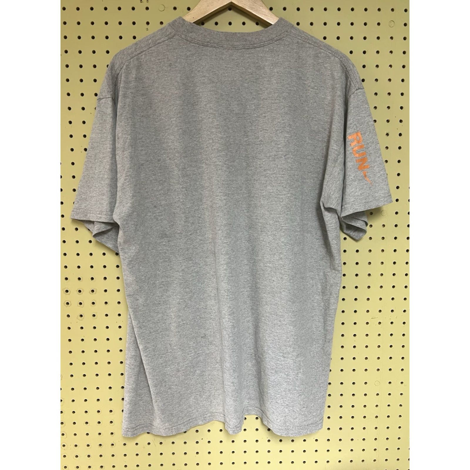Nike VINTAGE Nike T-Shirt Mens Long Sleeve Crew Neck Gray Honolulu Marathon 2005 Running USA Graphic Print Logo Size L Size US L / EU 52-54 / 3 - 2 Thumbnail