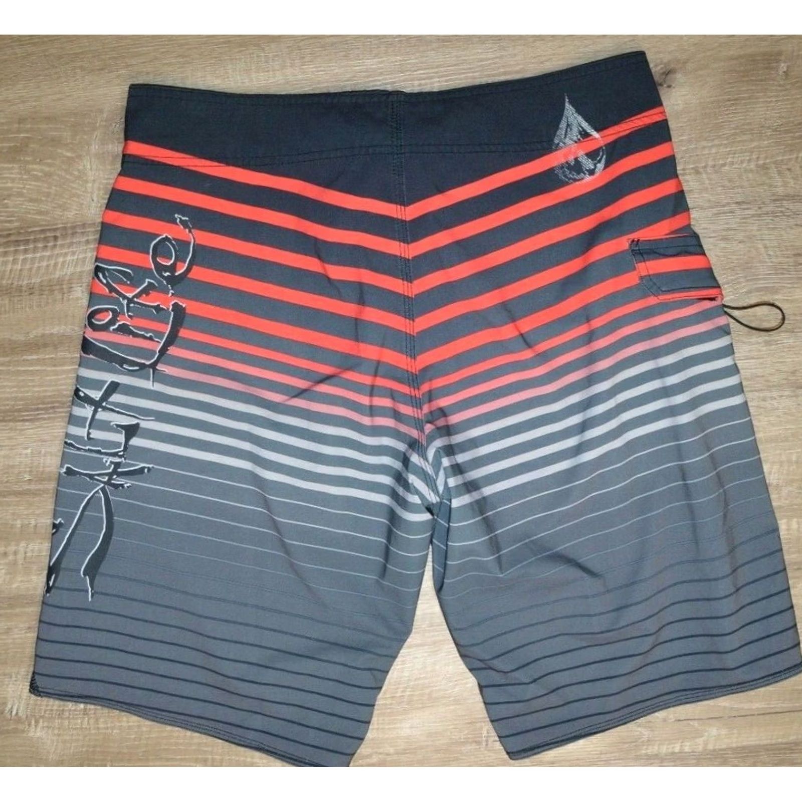 Vintage Salt Life Shorts Mens 34 Red Trunks Board SLX LIVE SALTY Gray Men Size Size US 34 / EU 50 - 2 Thumbnail