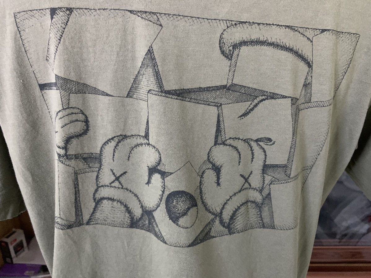Japanese Brand Vintage Uniclo Collab kaws pocket tee Size US XL / EU 56 / 4 - 6 Thumbnail