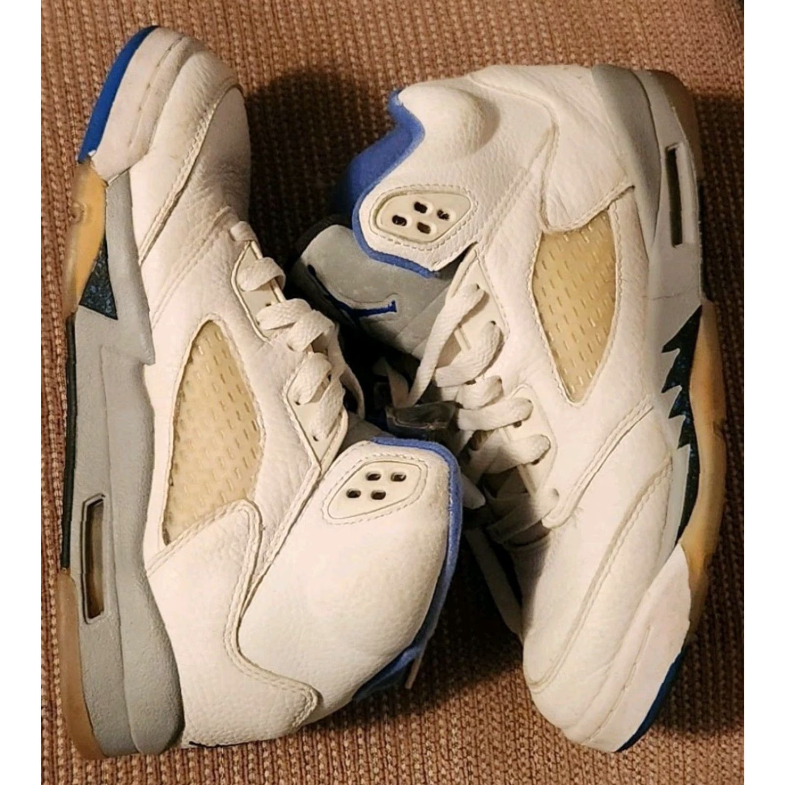 Jordan Brand Air Jordan 5 Retro Stealth Sneakers Men 5.5 White Stealth 2006 Jordan Air Jordan Sneaker Mens 2006 Stealth White/Sport Royal-Stealth Size US 6 / EU 39 - 2 Thumbnail