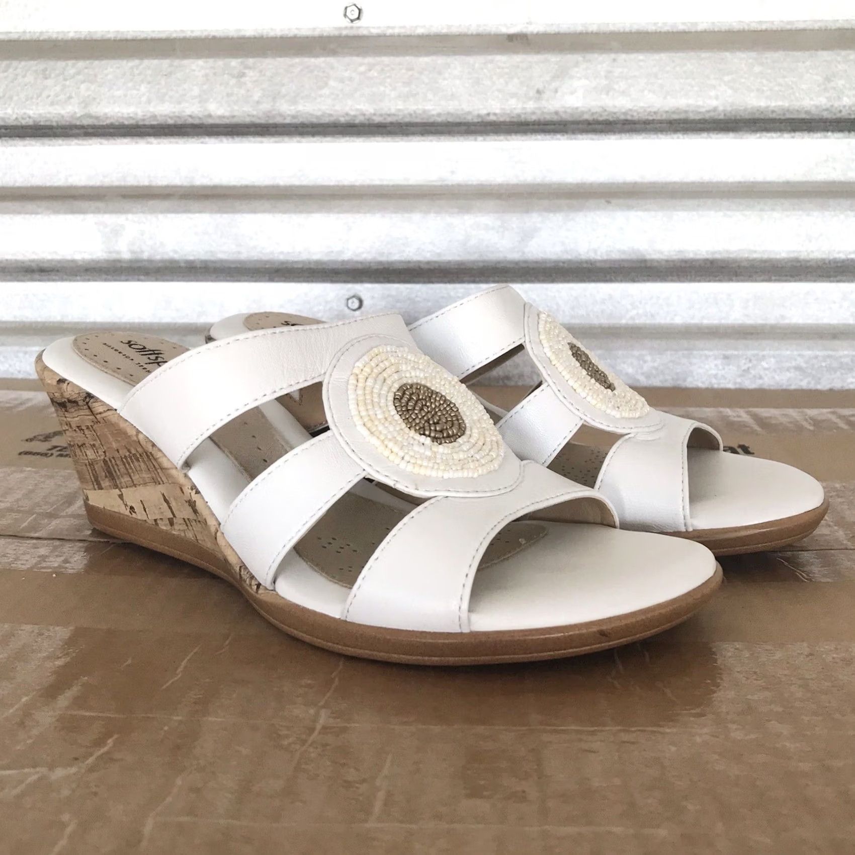 Vintage Softspots Women White Leather Beaded Wedge Platform Slip-On Comfort Sandals 6W Size US 6 / IT 36 - 2 Thumbnail