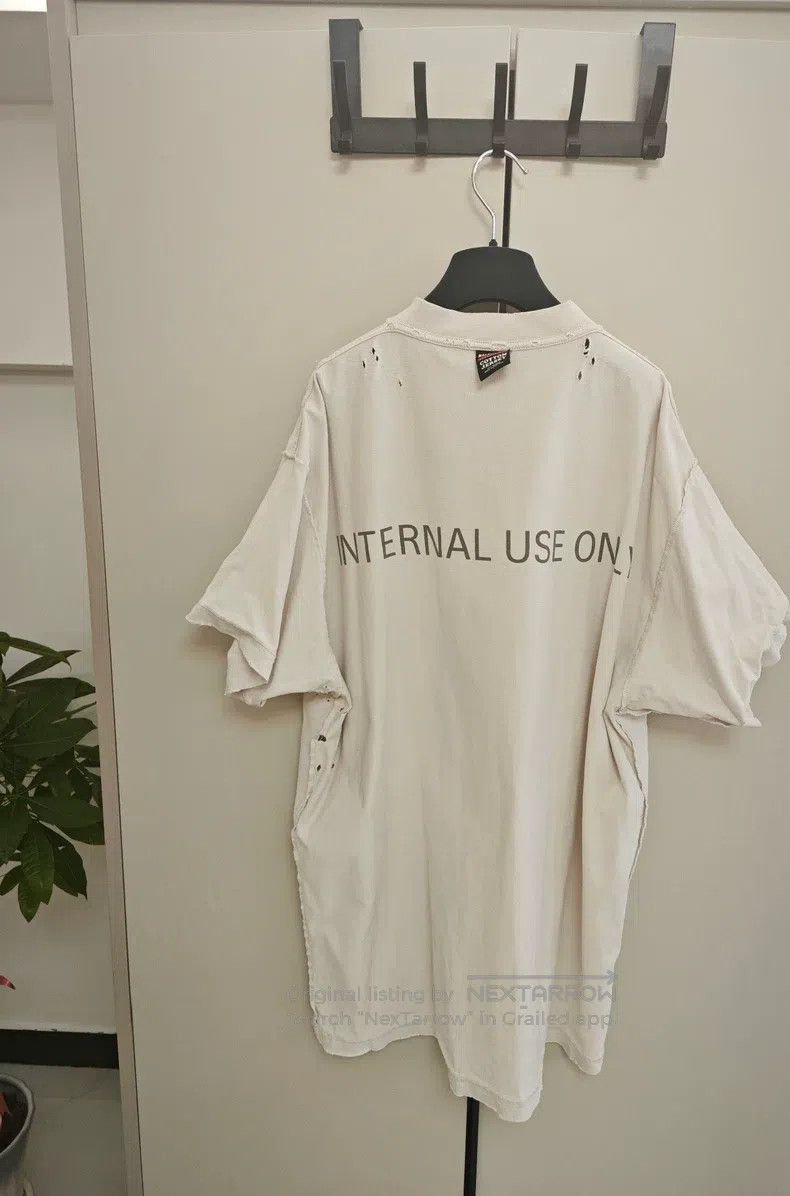 Balenciaga Balenciaga Backward White Short Sleeve Size US S / EU 44-46 / 1 - 2 Thumbnail