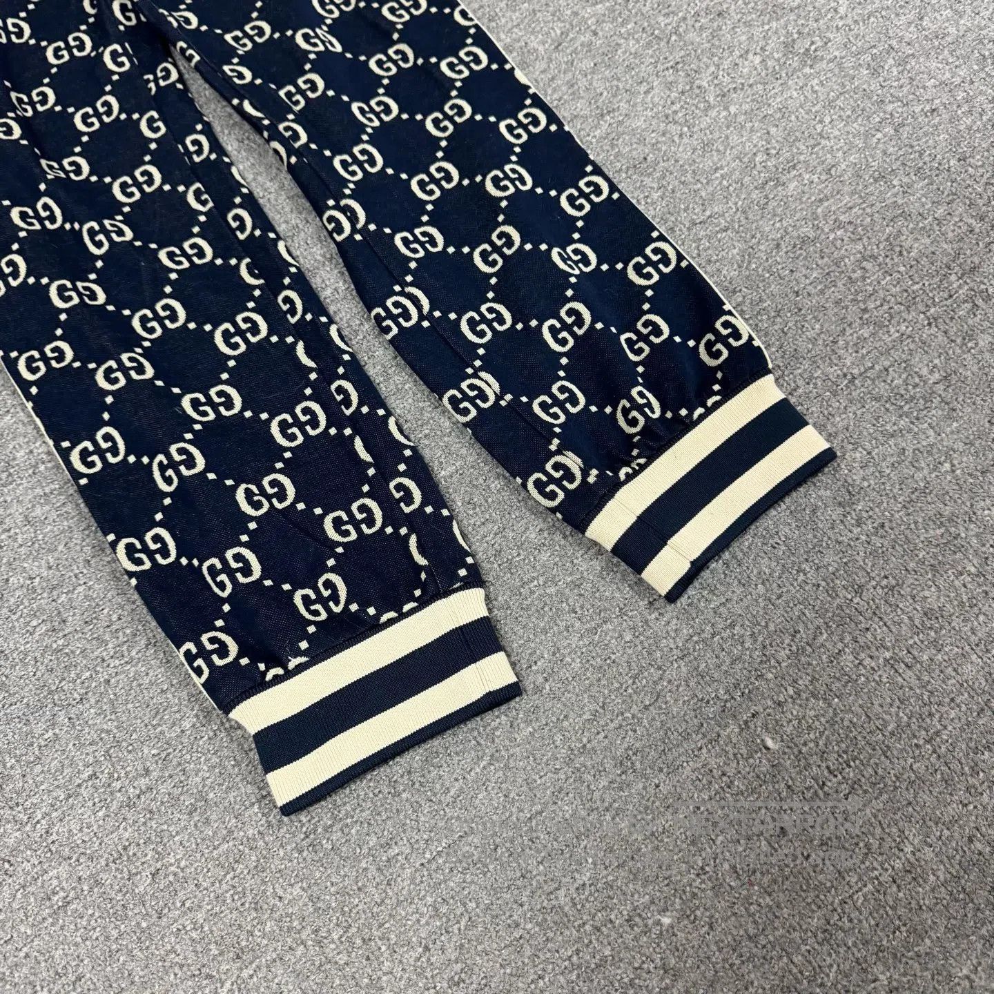 Gucci Guicci size xs Blue-black double-G logo printed on the wais Size US 26 / EU 42 - 4 Thumbnail