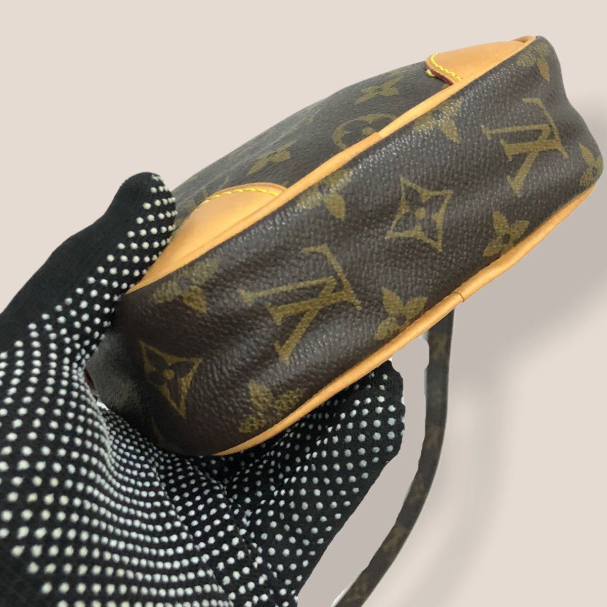 Louis Vuitton ‼️YES‼️ LOUIS VUITTON MONOGRAM DANUBE CROSSBODY SLING BAG Size ONE SIZE - 6 Thumbnail