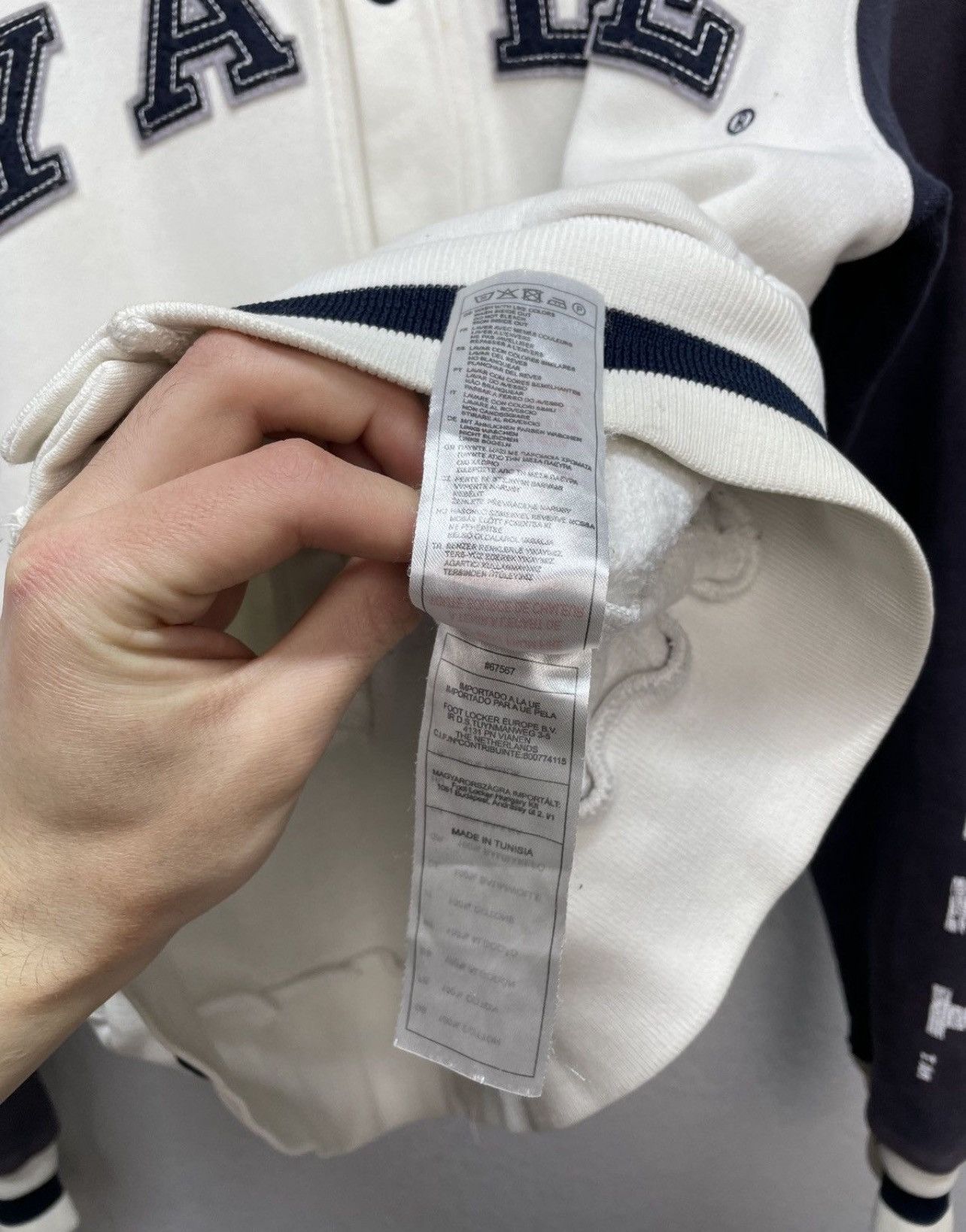 Vintage Vintage 00s Yale University Boxy Fit Big Logo Zip Hoodie Size US M / EU 48-50 / 2 - 13 Thumbnail