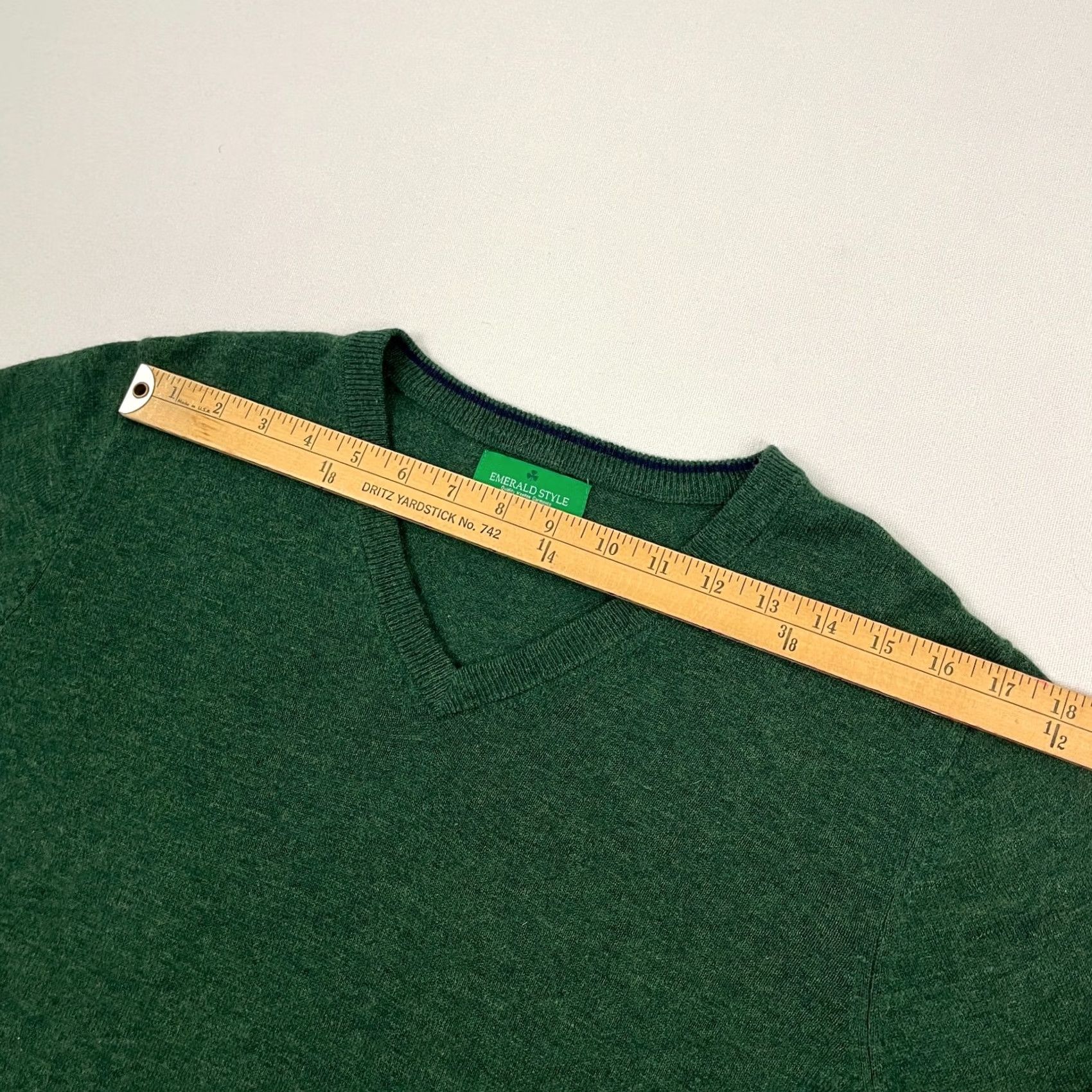 Vintage Emerald Style Lambs Wool Sweater Mens S Green Earth Tone V-Neck Pullover Preppy Size US S / EU 44-46 / 1 - 7 Thumbnail