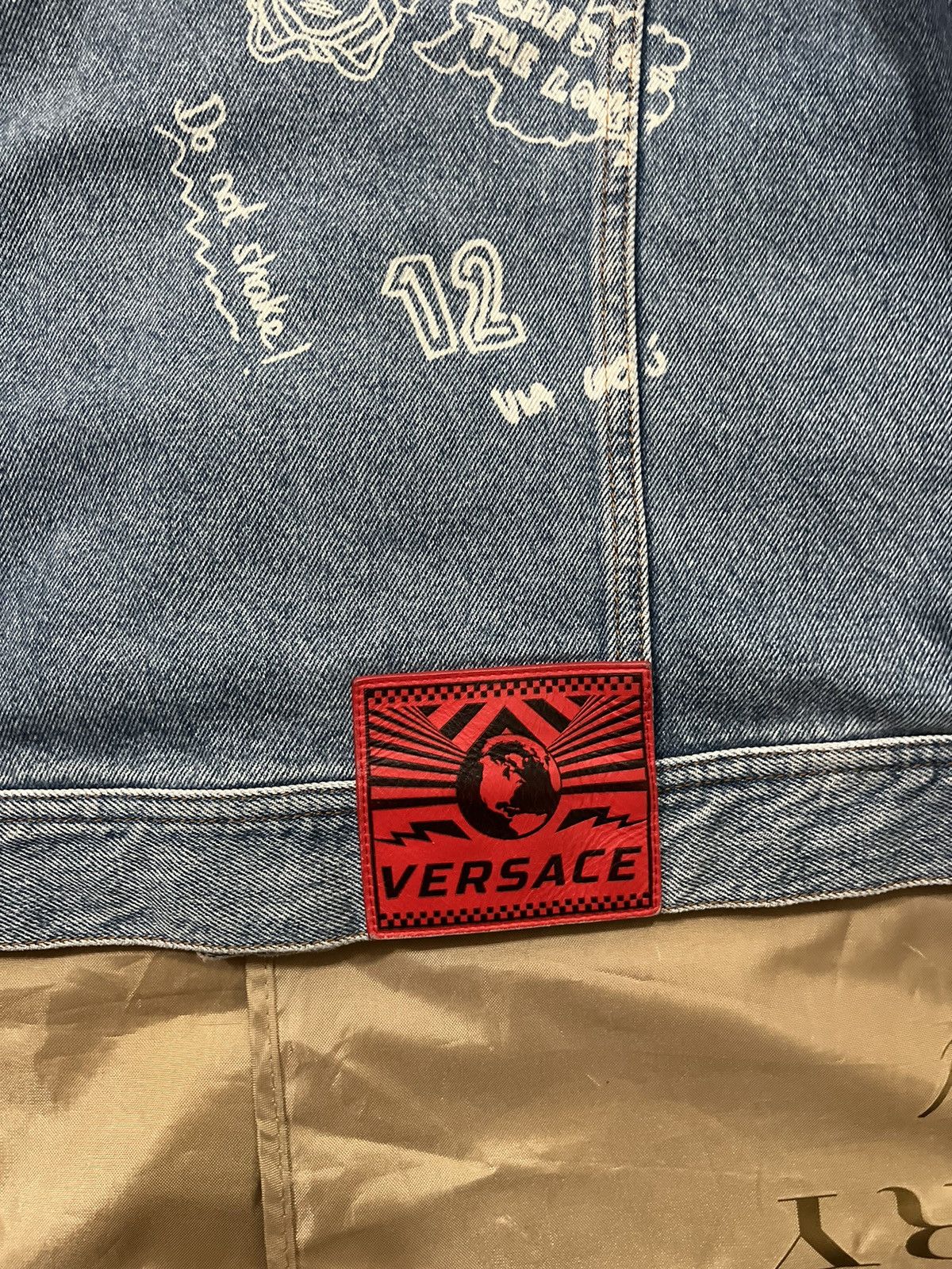 Versace Versace LOVE FROM DONATELLA PRINT DENIM JACKET size 46 $3200 Size US S / EU 44-46 / 1 - 11 Thumbnail
