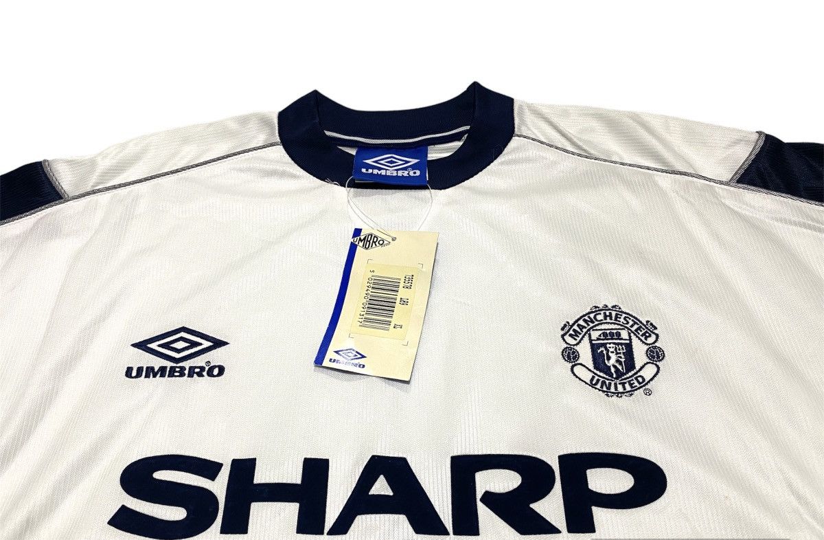 Umbro Manchester United 1999 Away sponsored by sharp⚽️(Deadstock💎) Size US XL / EU 56 / 4 - 3 Thumbnail