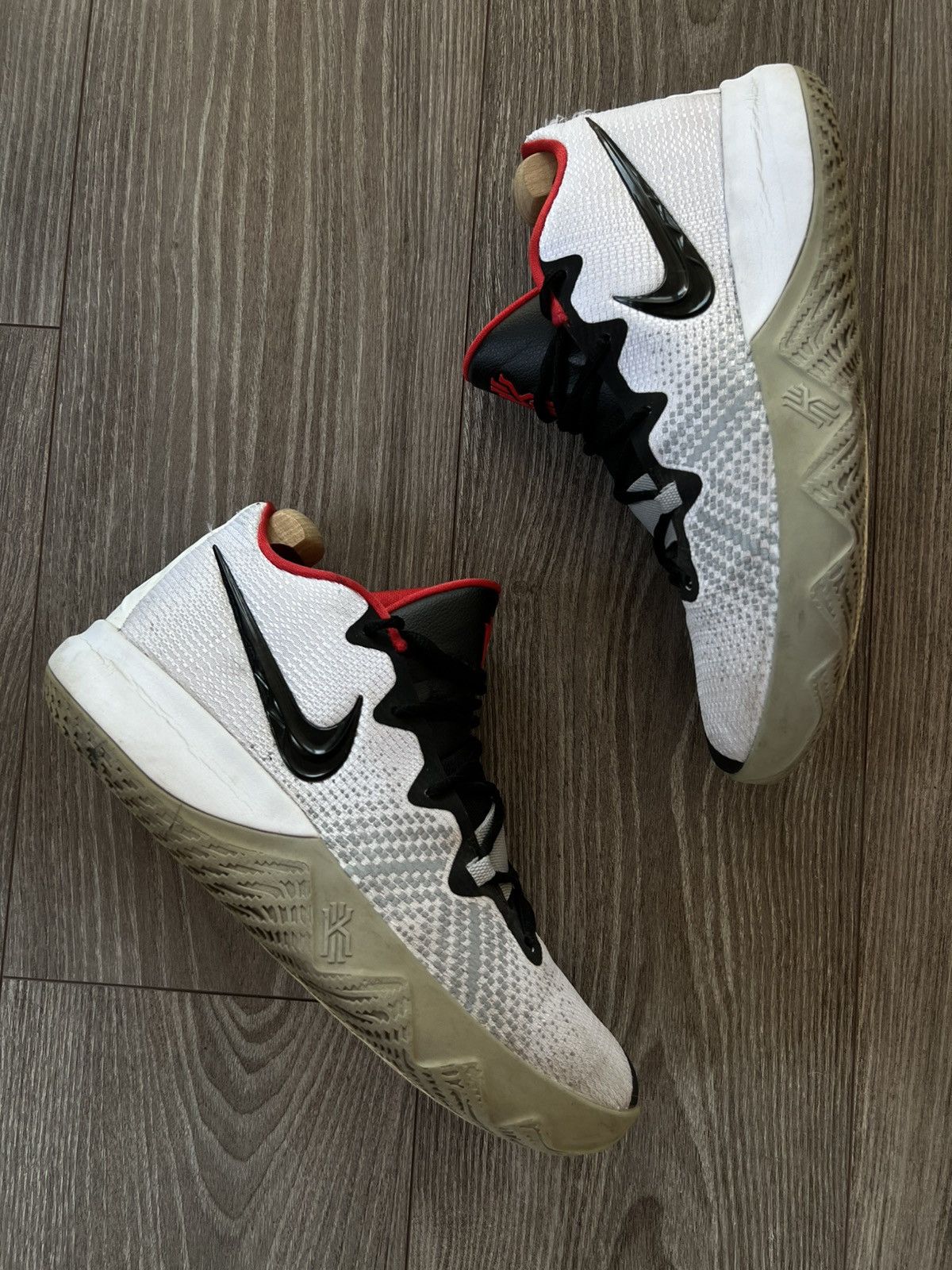 Nike Nike Kyrie Flytrap White/ Black/ Red Pro Basketball Sneakers Size US 10 / EU 43 - 5 Thumbnail
