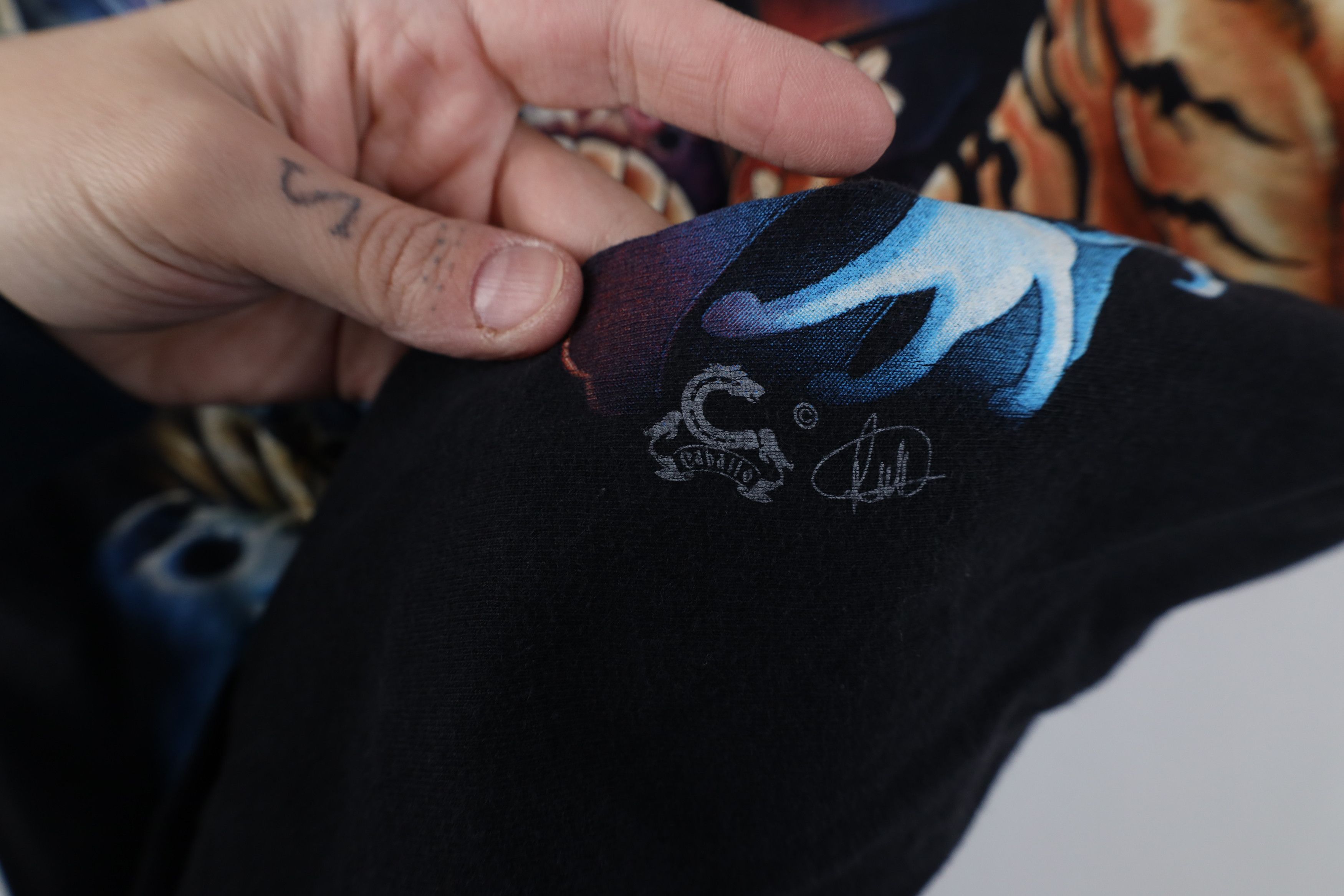 Vintage Vintage Y2K Streetwear Hawaii Tribal Dragon Tiger T-Shirt Size US L / EU 52-54 / 3 - 13 Thumbnail