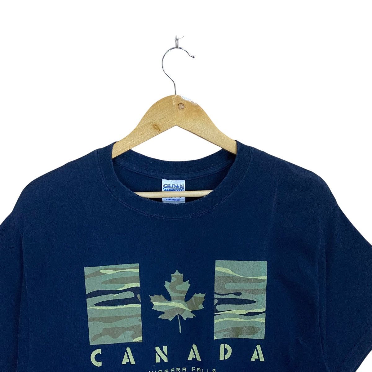 Vintage Vintage 90s Canada Niagara Falls Big Logo Shortsleeve Tee Size US S / EU 44-46 / 1 - 4 Thumbnail