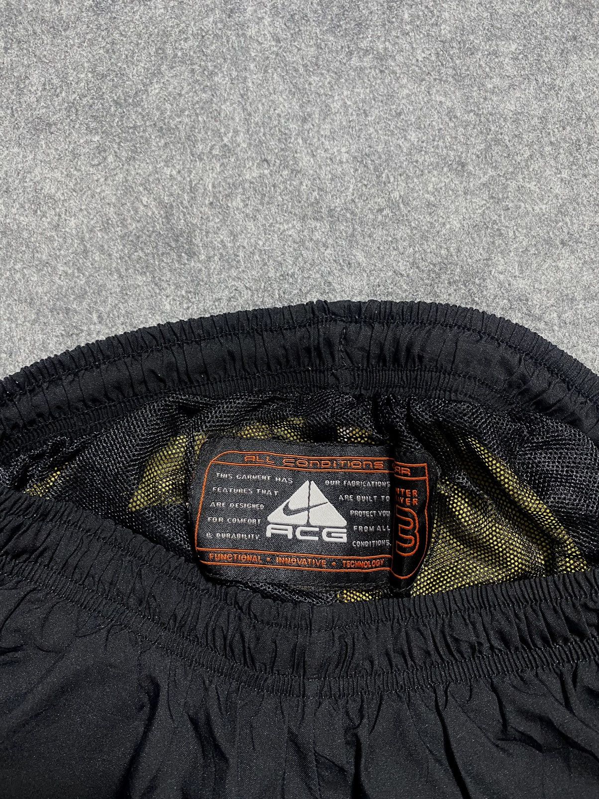 Nike Nike ACG Nylon Pants Track Drill 00s Logo Swoosh Size US 34 / EU 50 - 2 Thumbnail