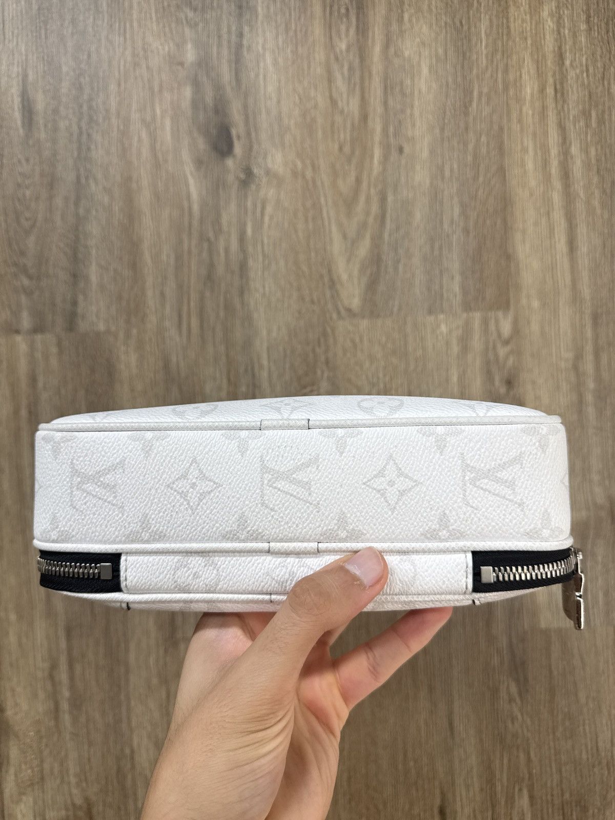 Louis Vuitton Louis Vuitton White Monogram Shoulder Bag Size ONE SIZE - 9 Thumbnail