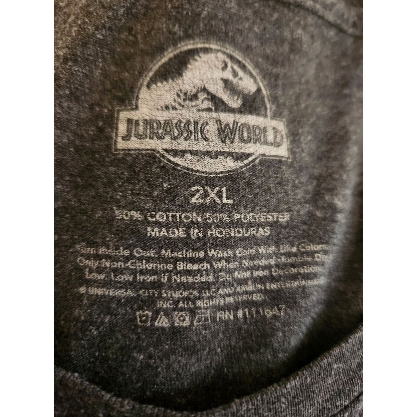 Vintage Jurassic World Logo Graphic T-Shirt 2XL Gray Park Movie Dinosaur Fossil Men Size US XXL / EU 58 / 5 - 2 Thumbnail