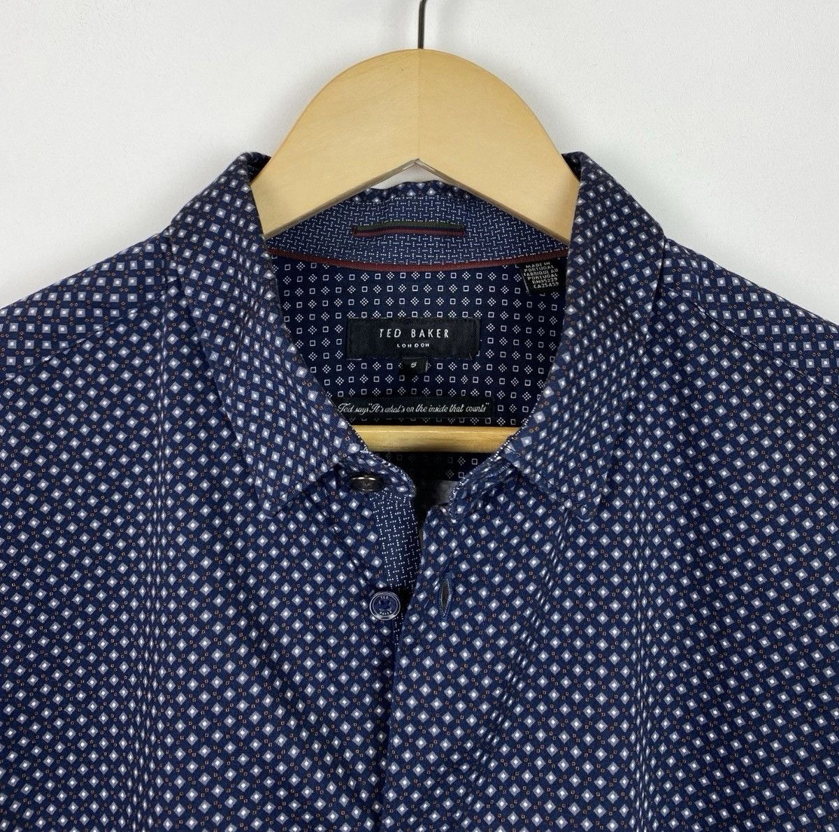 Ted Baker Ted Baker Long Sleeve Shirt Top Logo Buttons White Blue Size US XL / EU 56 / 4 - 3 Thumbnail
