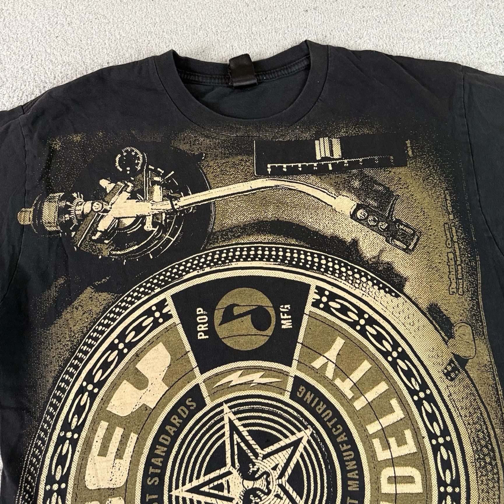 Obey OBEY T Shirt Adult Large Black Turntable Records Hi Fidelity AOP Streetwear Rare Size US L / EU 52-54 / 3 - 2 Thumbnail