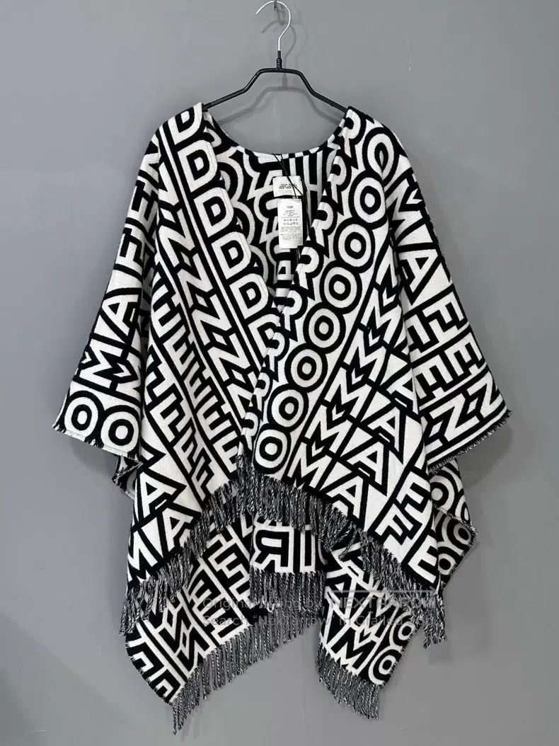 Fendi Fendi size 130*134cm Monogrammed Letter Logo Wool Shawl Size ONE SIZE - 3 Thumbnail