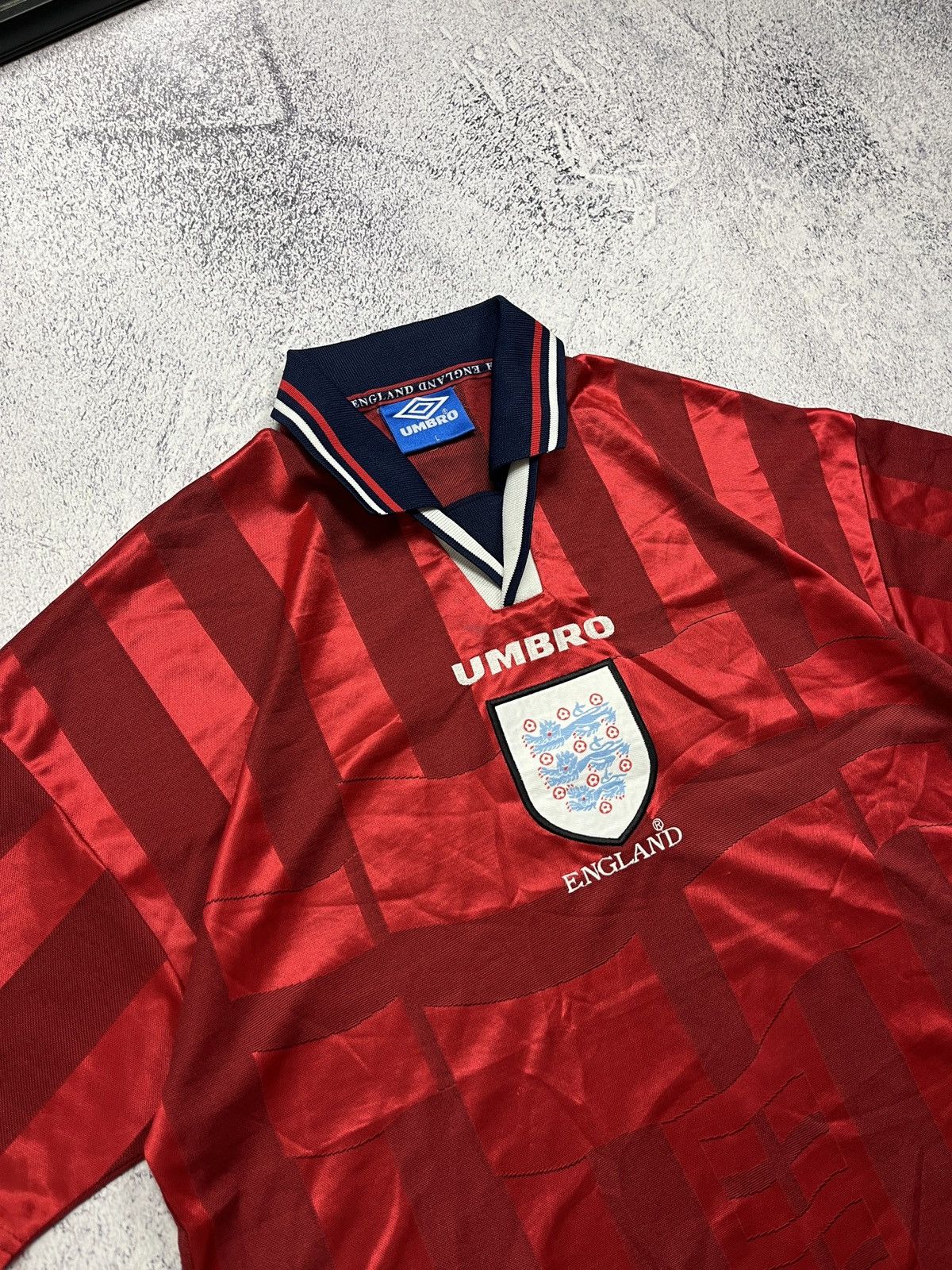 Umbro Vintage Umbro England 1997 Away Retro Soccer Jersey Shirt Size US L / EU 52-54 / 3 - 5 Thumbnail